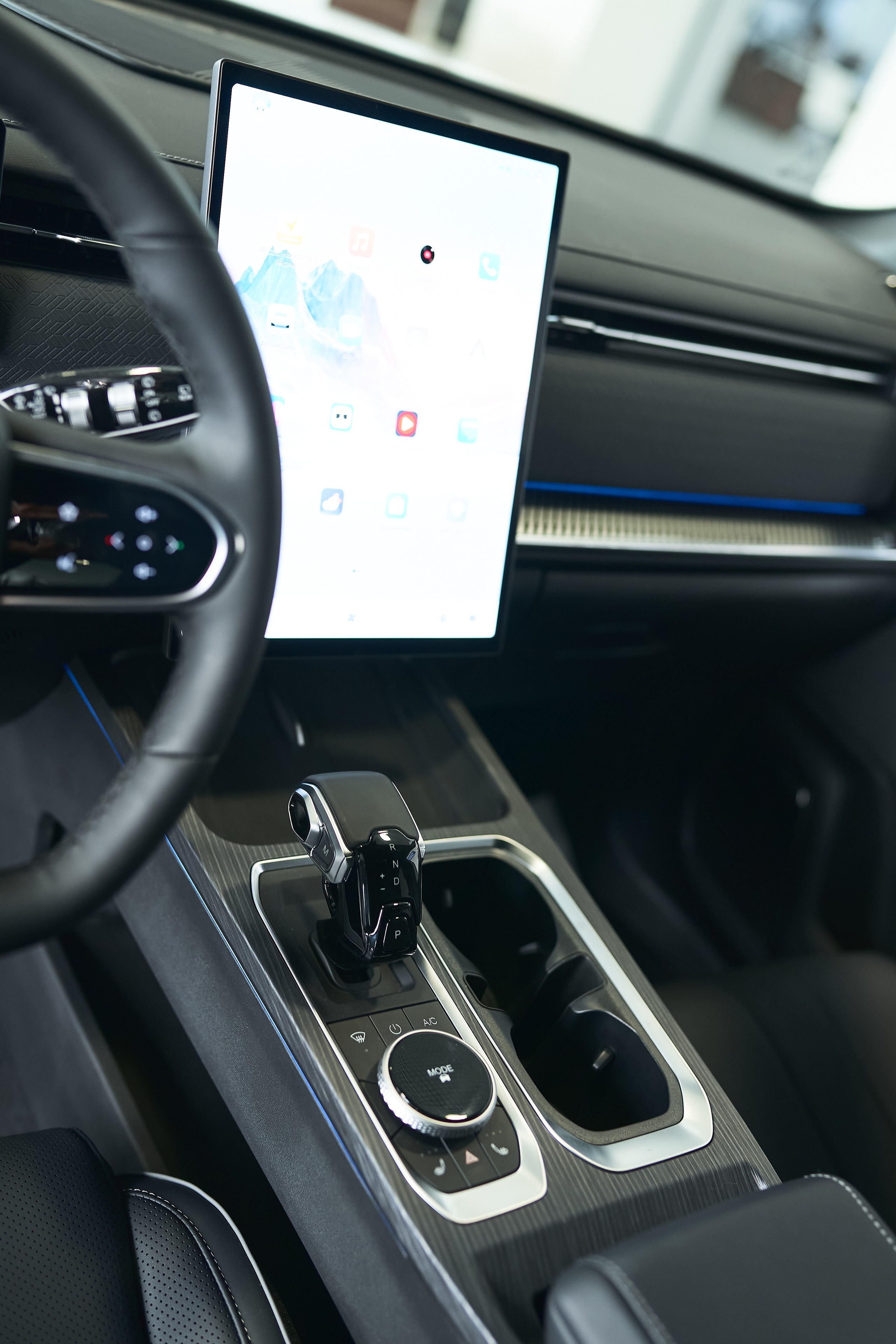 Автосалон «Боравто». Фотограф Олег Сотник