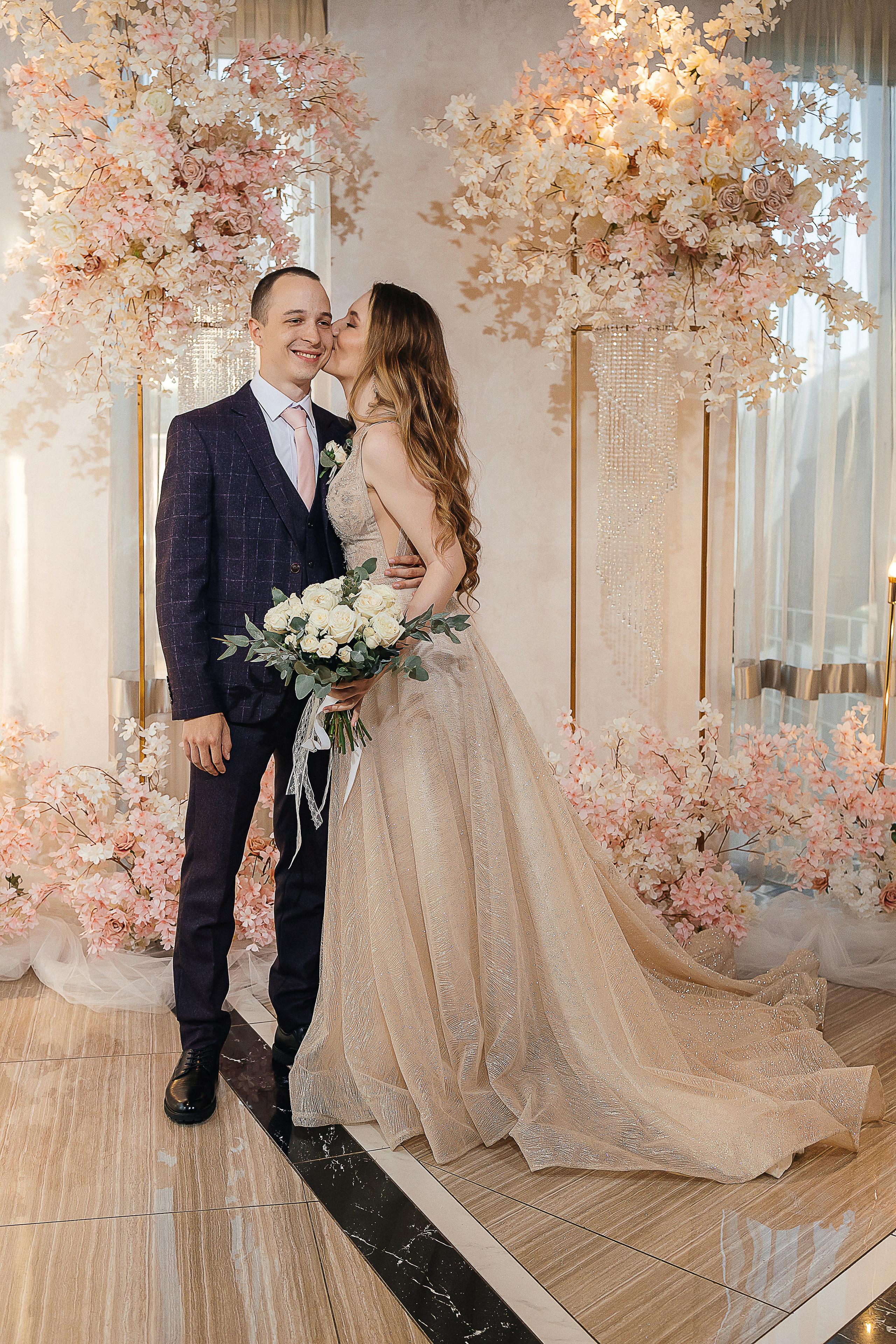 Роскошная выездная церемония в отеле. Олег Сверчков | Свадебный фотограф Вологда