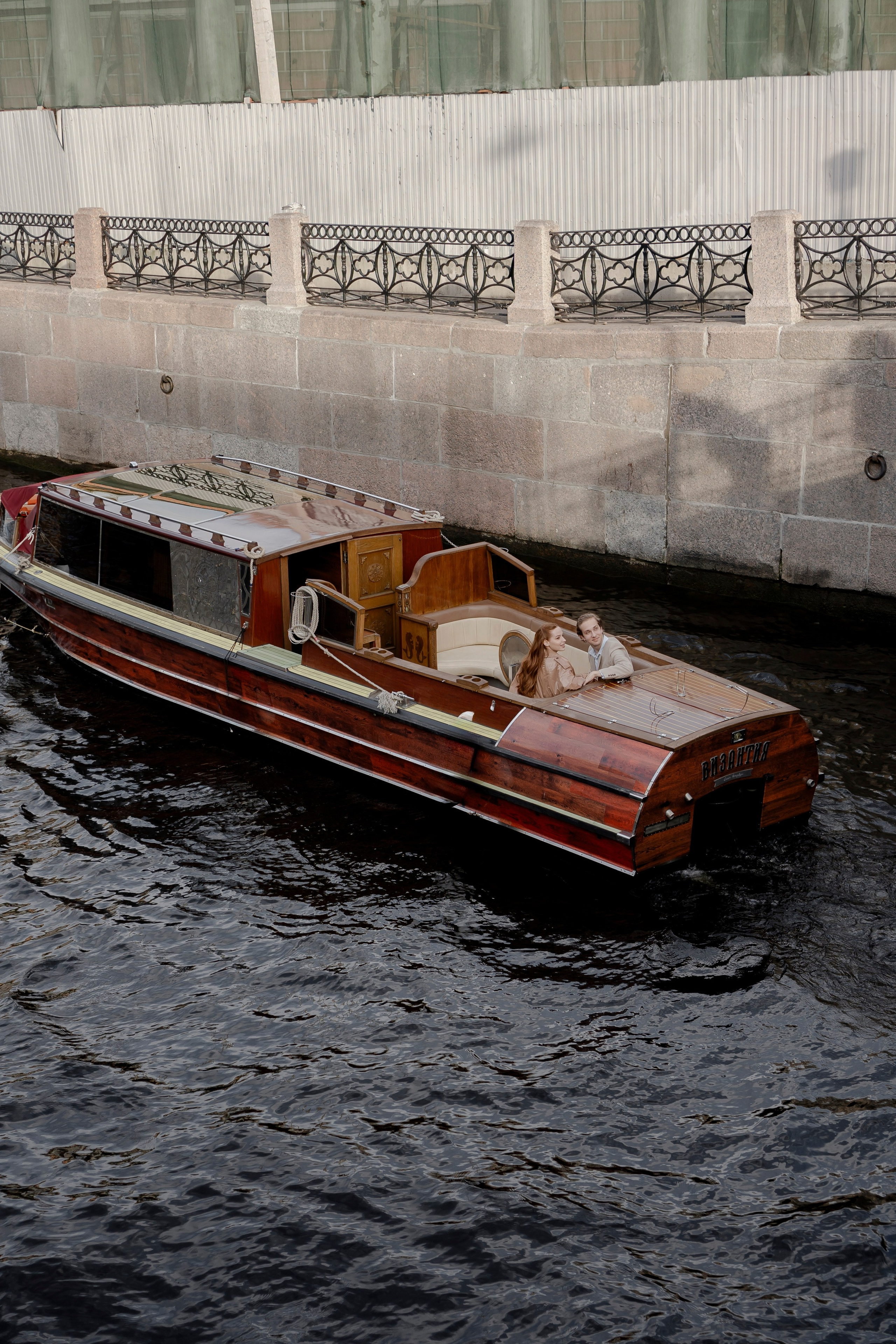 СВАДЕНБНАЯ СЬЕМКА НА КАТЕРЕ ПО КАНАЛАМ САНКТ-ПЕТЕРБУРГА И В АКВАТОРИИ НЕВЫ. Профессиональный фотограф, Санкт-Петербург — Виктория Богомолова