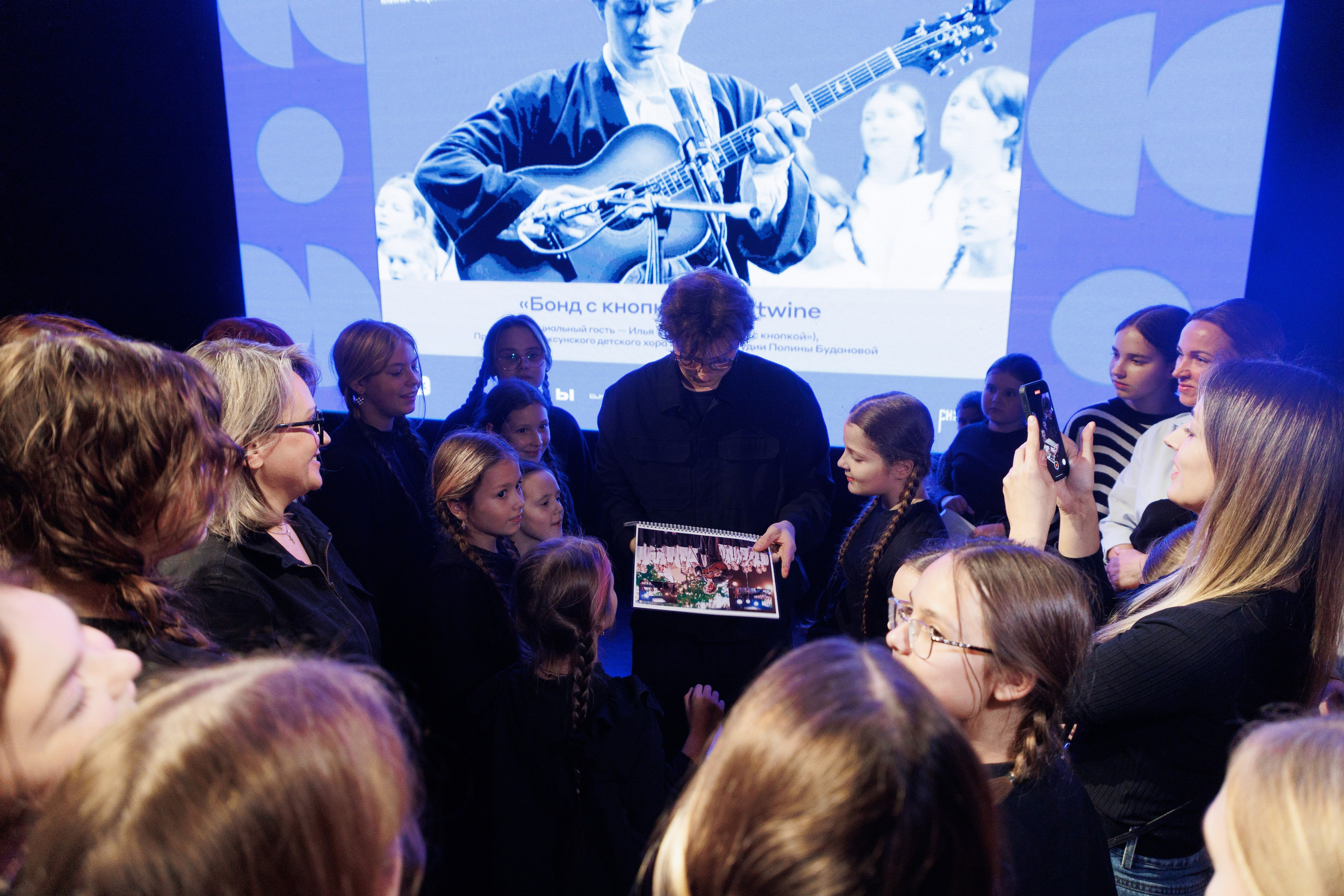 Выксунская премьера «Громко и Честно. Бонд с кнопкой». Фотограф городских и семейных событий Артем Карпухин