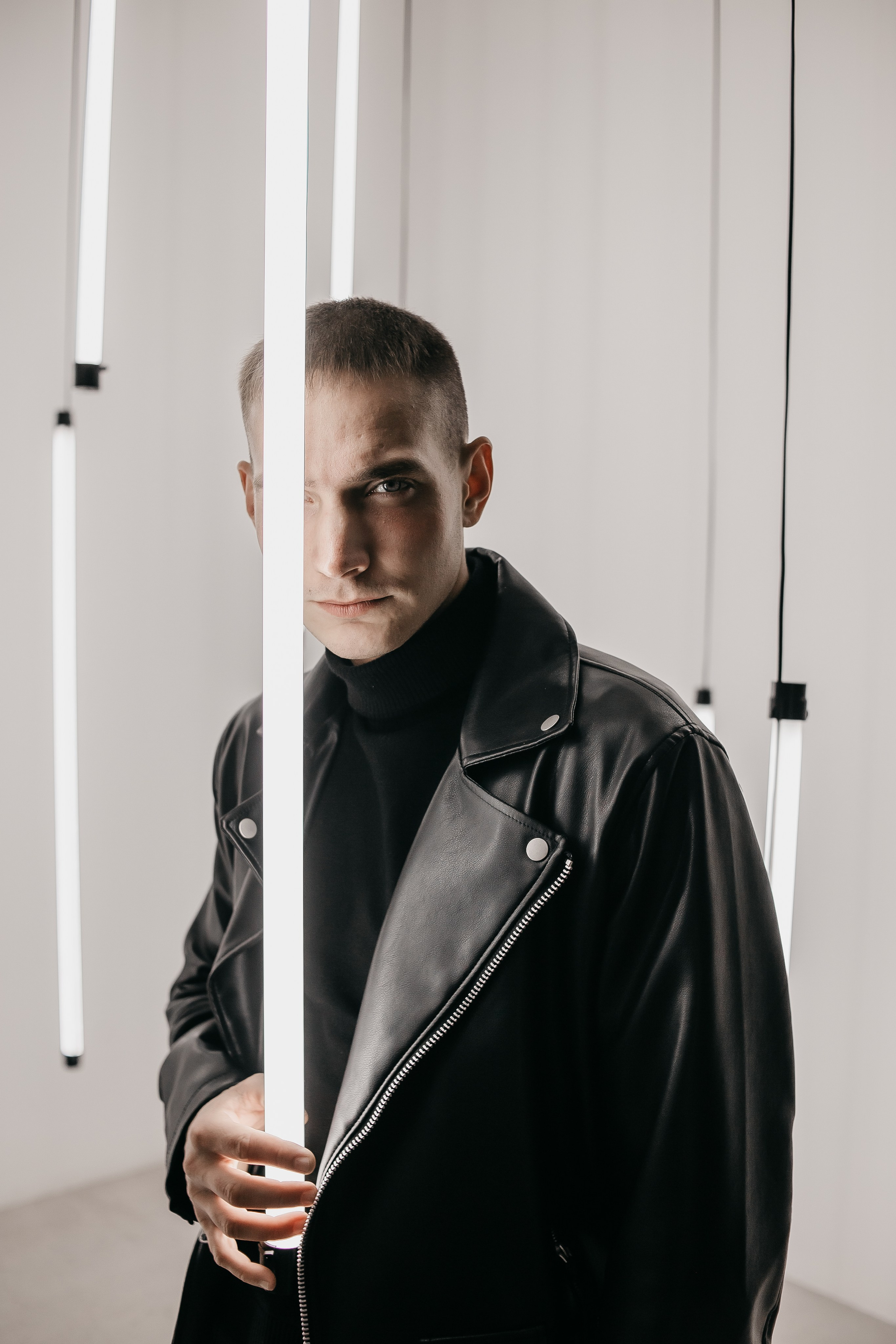 Евгений. Фото в неоне. Фотограф Регина Крикунова г. Красноярск