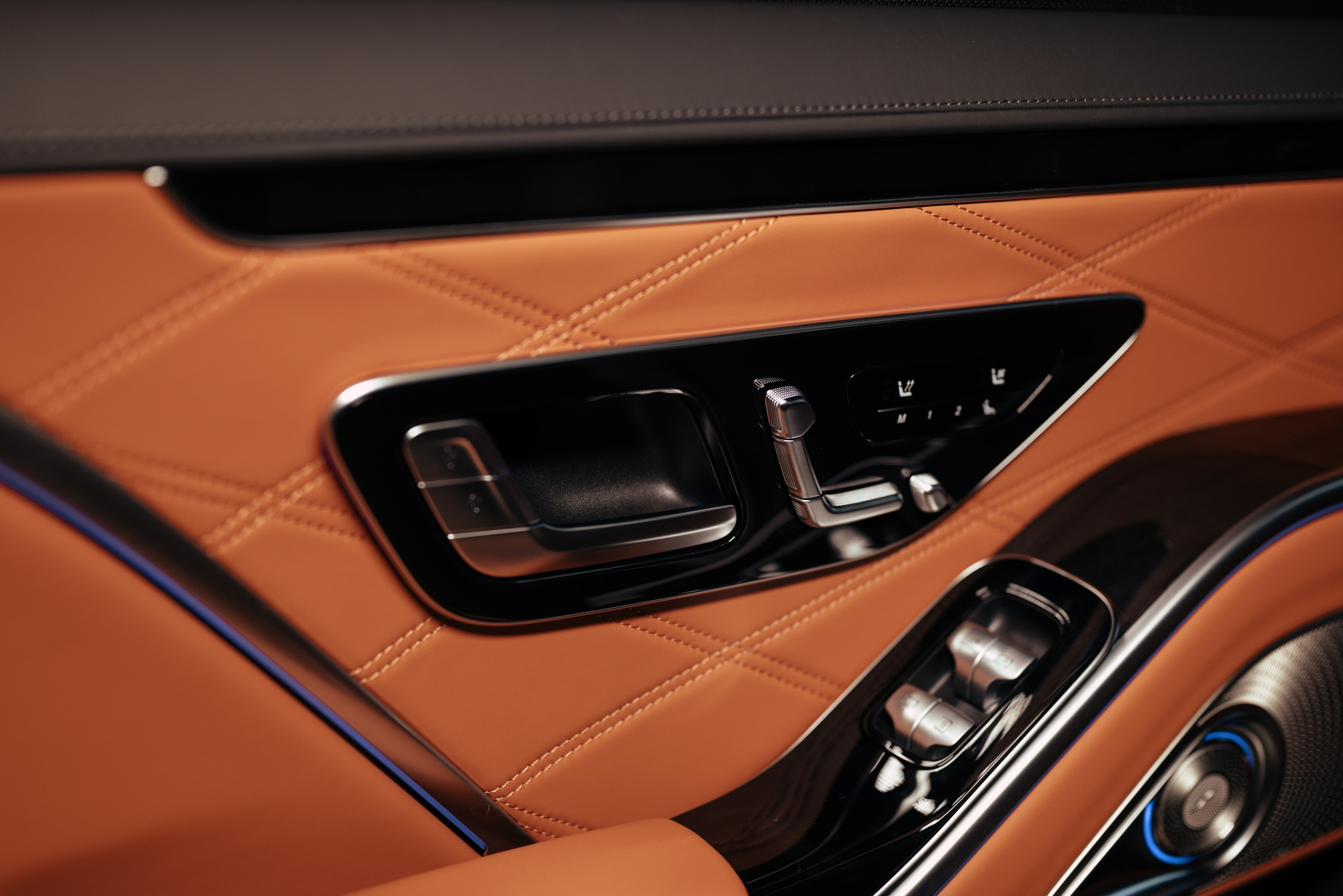 Mercedes Maybach v12 Black. DeLorein