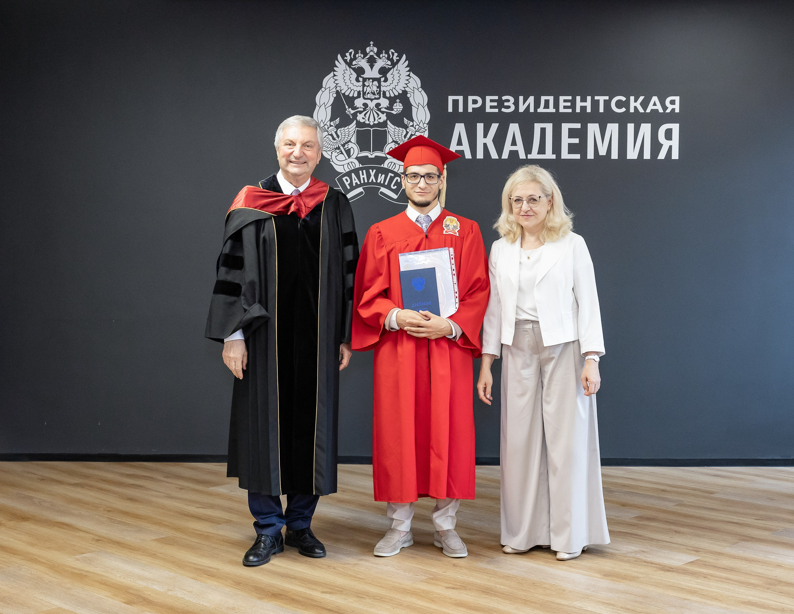 Вручение дипломов об окончании обучения в Президентской академии РАНХиГС. Фотограф Владимир Охрименко