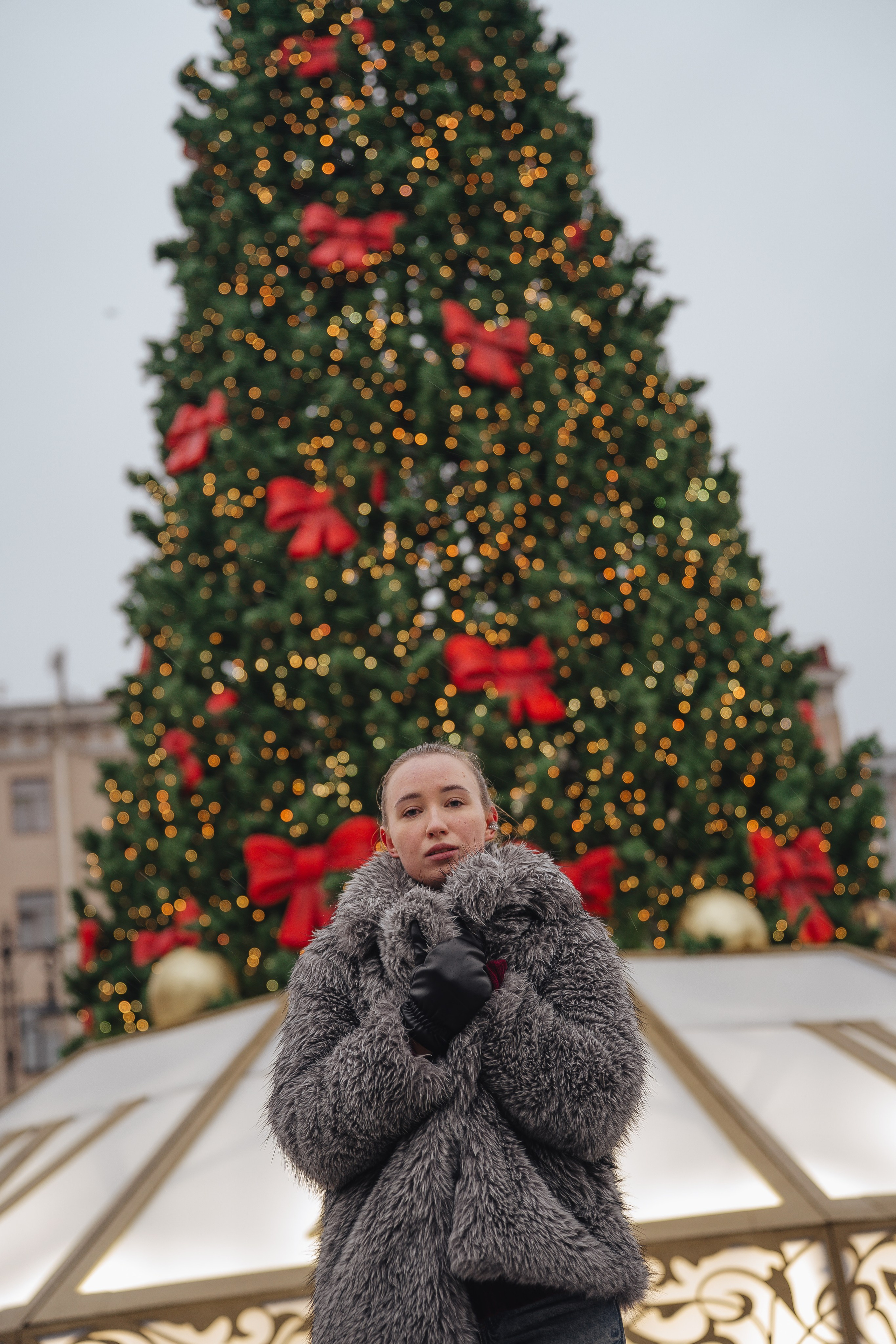ПРОГУЛКА НА МАНЕЖНОЙ ПЛОЩАДИ ДЛЯ ДЕВУШКИ ПЕРЕД НОВЫМ ГОДОМ (НОВОГОДНЯЯ ФОТОСЕССИИЯ НА МАНЕЖНОЙ ПЛОЩАДИ). Профессиональный фотограф, Санкт-Петербург — Виктория Богомолова