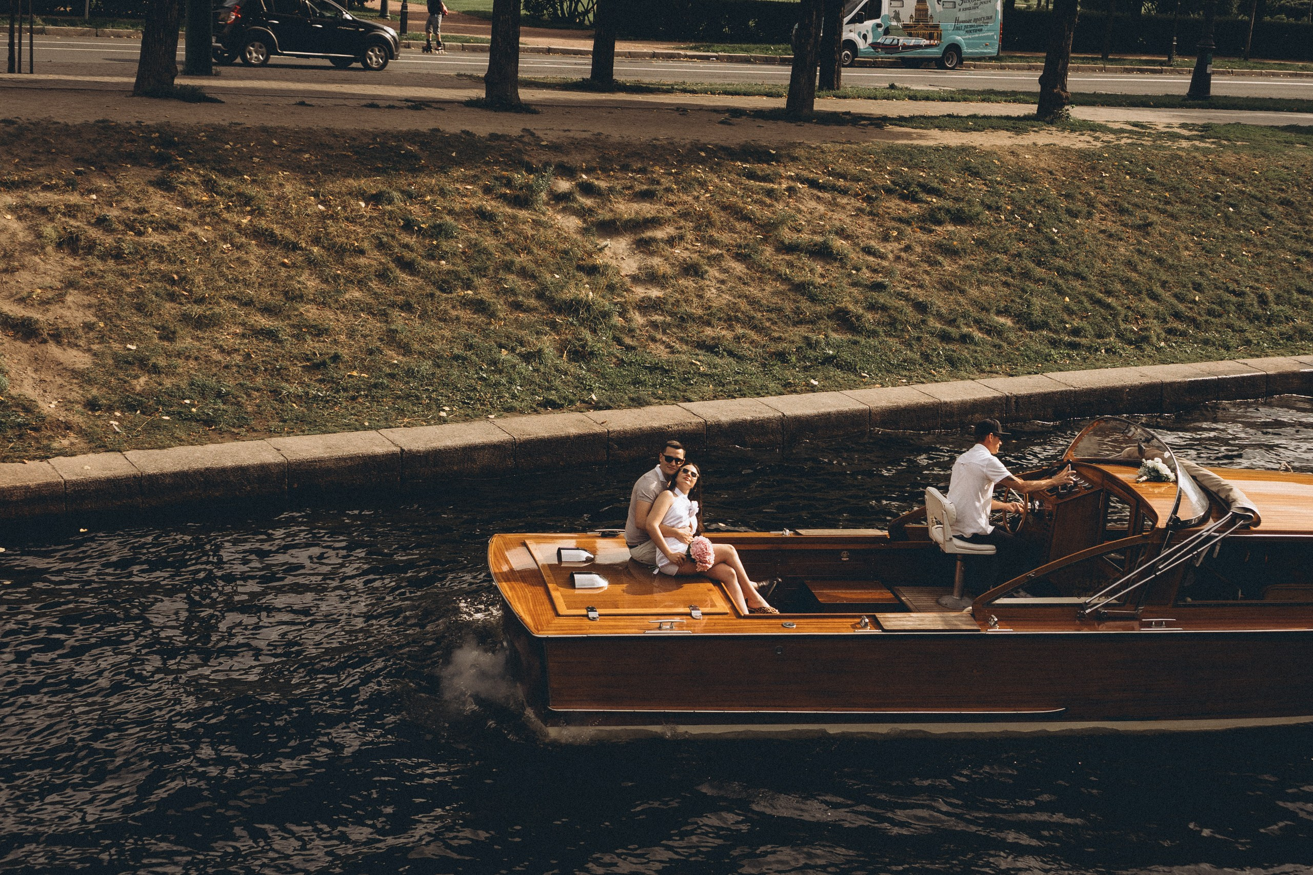 СВАДЕНБНАЯ СЬЕМКА НА КАТЕРЕ ПО КАНАЛАМ САНКТ-ПЕТЕРБУРГА И В АКВАТОРИИ НЕВЫ. Профессиональный фотограф, Санкт-Петербург — Виктория Богомолова