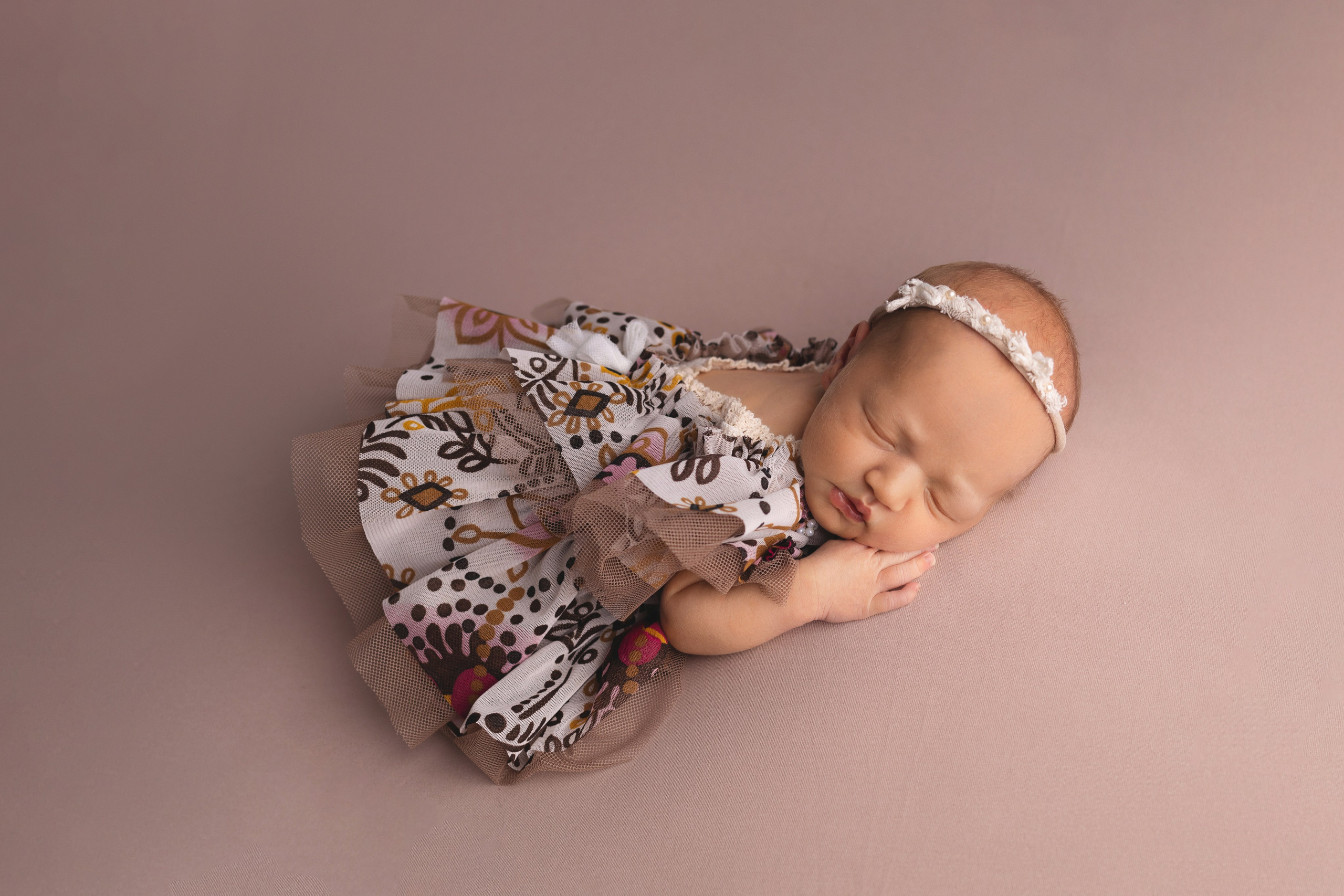 Классическая фотосессия малыша. Фотограф новорожденных малышей в Омске и Омской области Эльвира Камаева