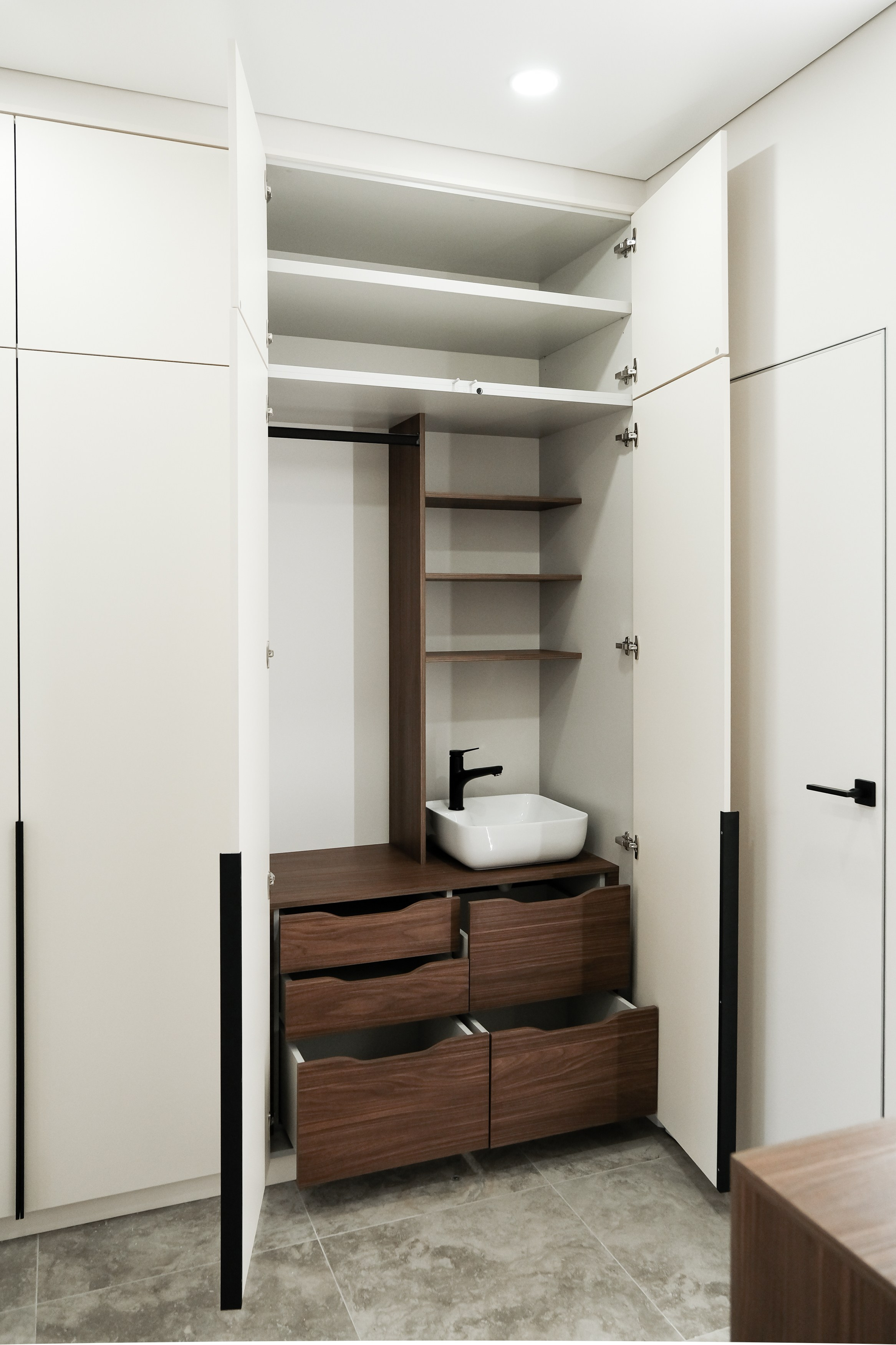 Шкаф в Томске на заказ по индивидуальным размерам купить |Студия мебели ГУДРУМ