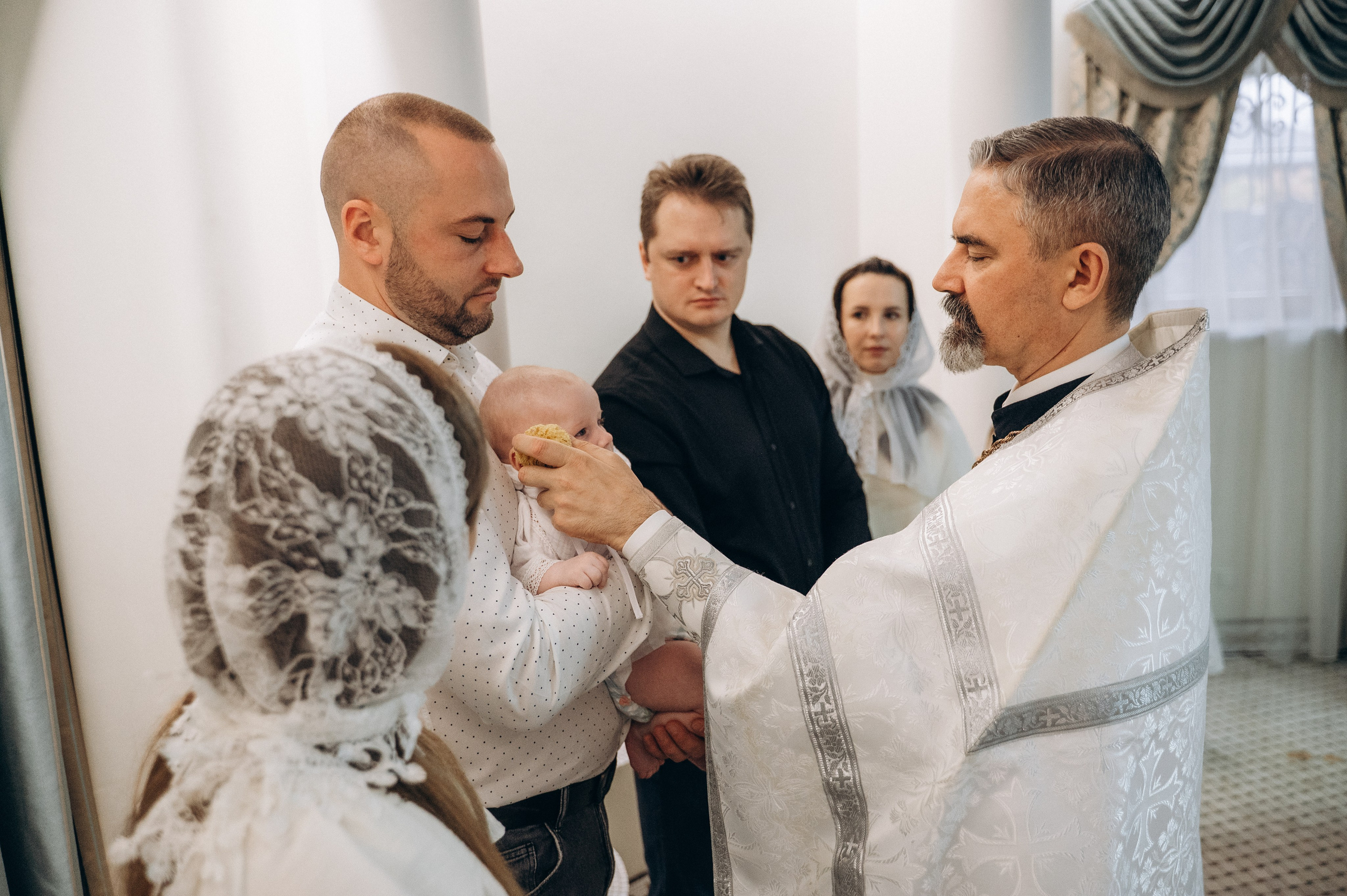 Крещение Тимура (Храм Святой Троицы). Семейный фотограф в Минске Дарья Дреко