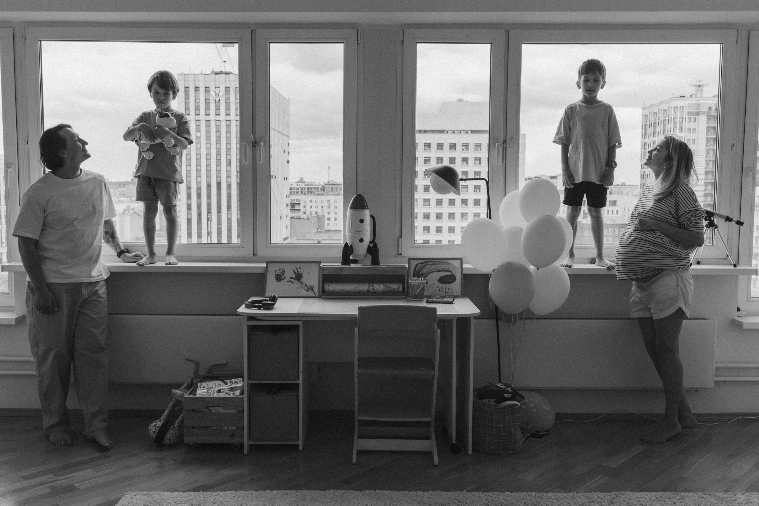 Катя, Паша, Валера и Родион ждут братика. Семейный фотограф в Москве