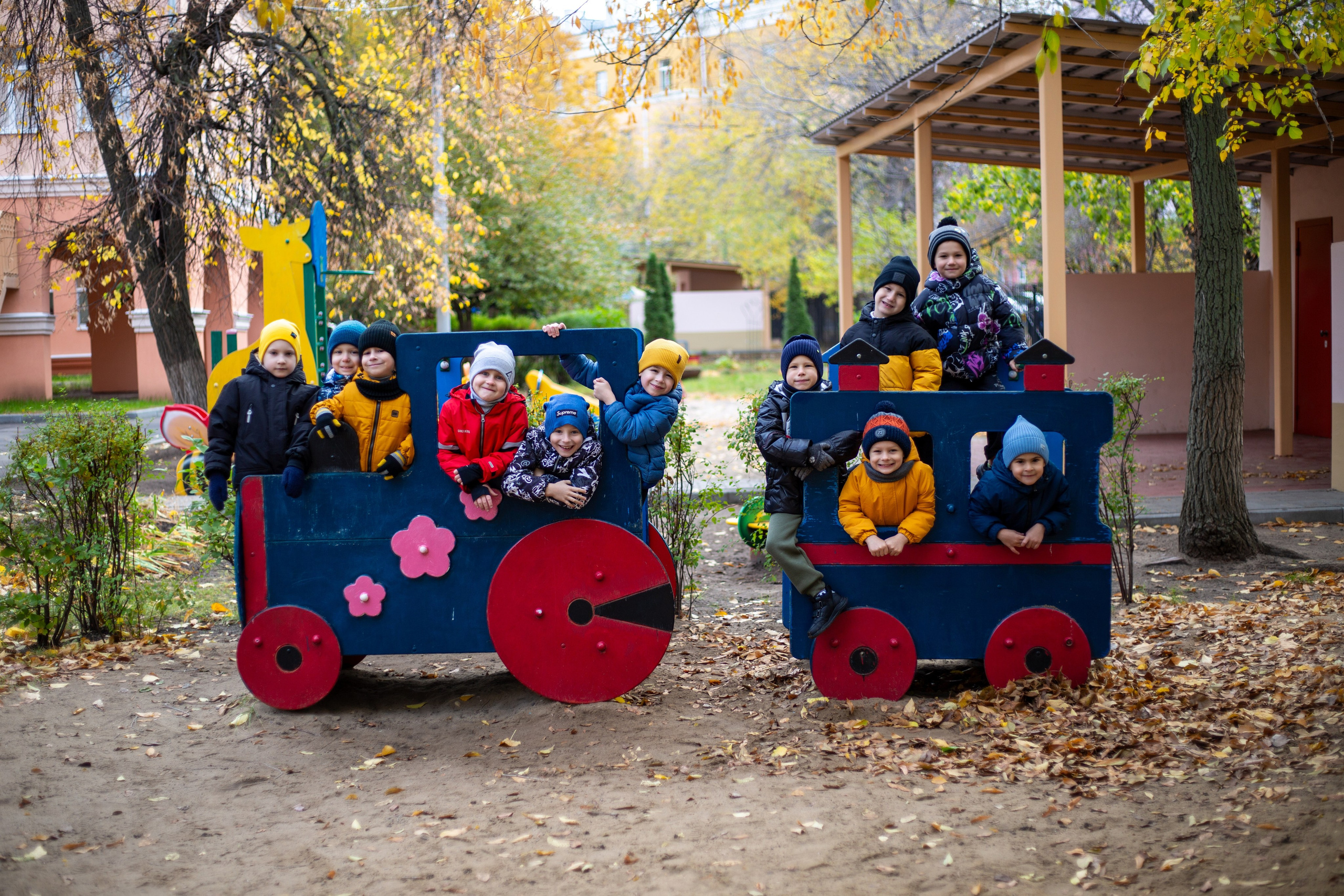 Детский сад на прогулке. Выпускные альбомы Воронеж " СОКОЛ фото»