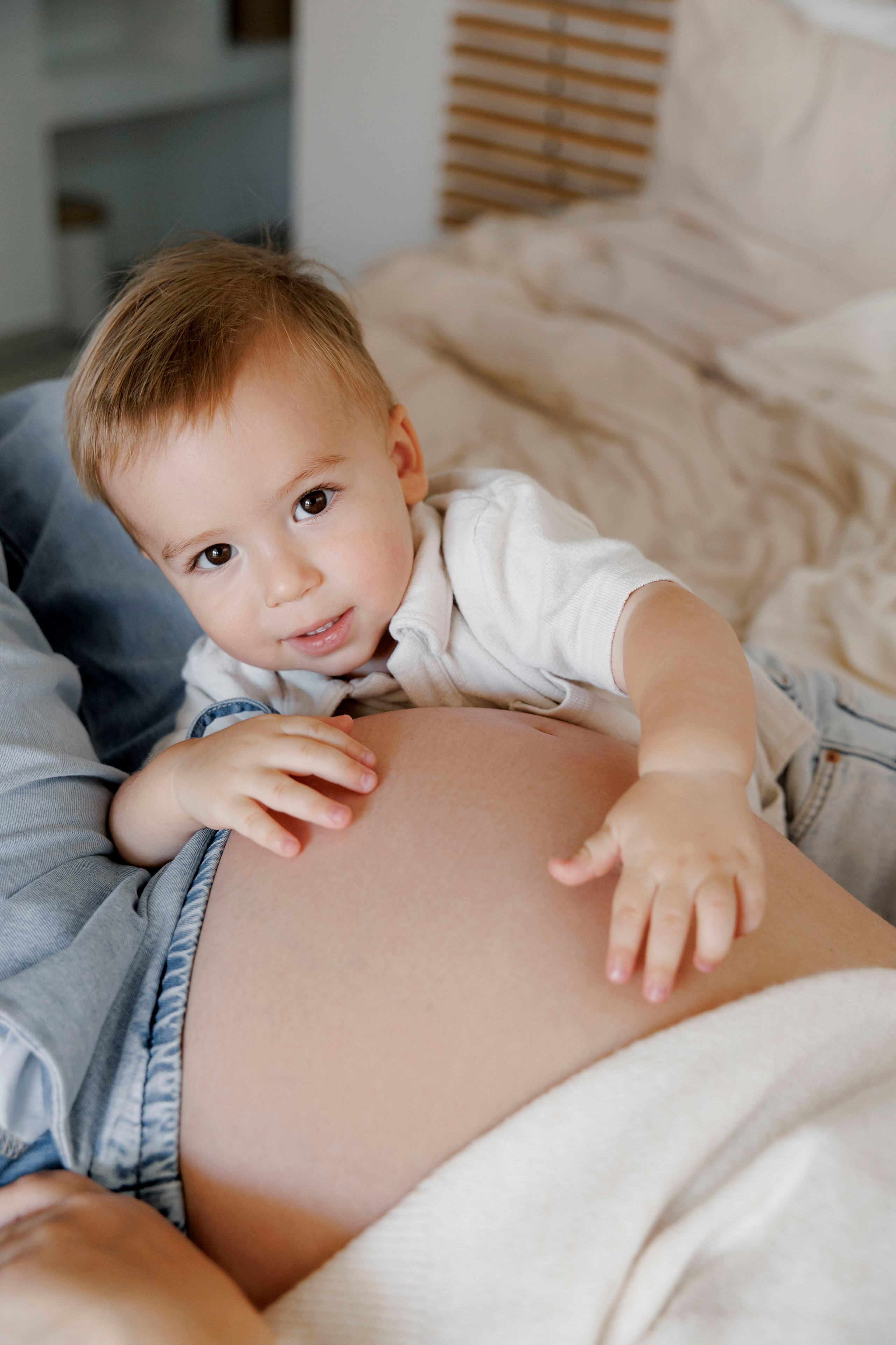 Pregnancy & Family photoshoot at home. Wedding and family photographer