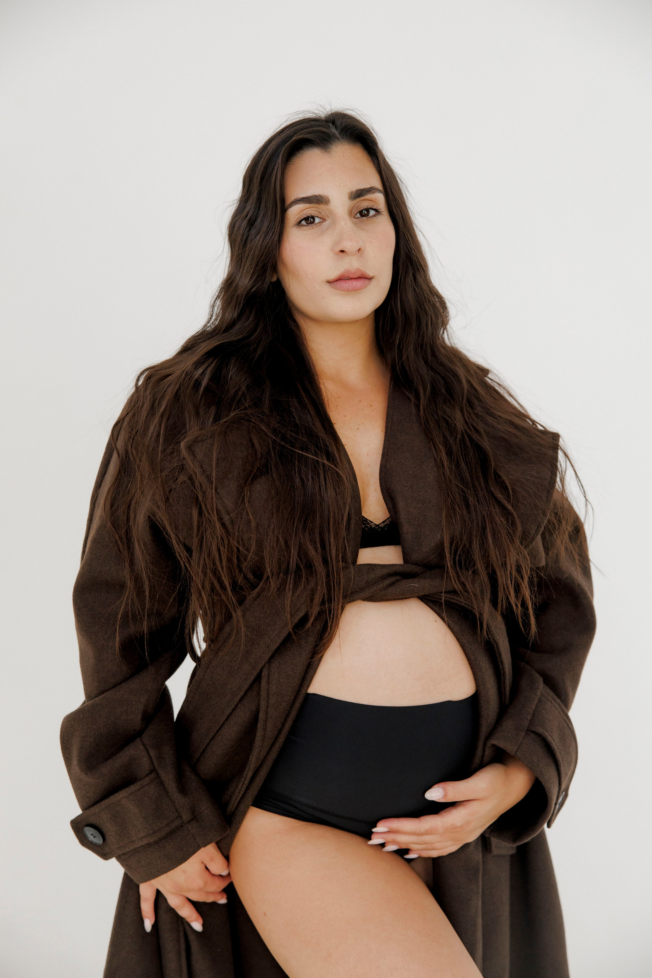 Pregnancy photoshoot inside the Grey Studio. Главная