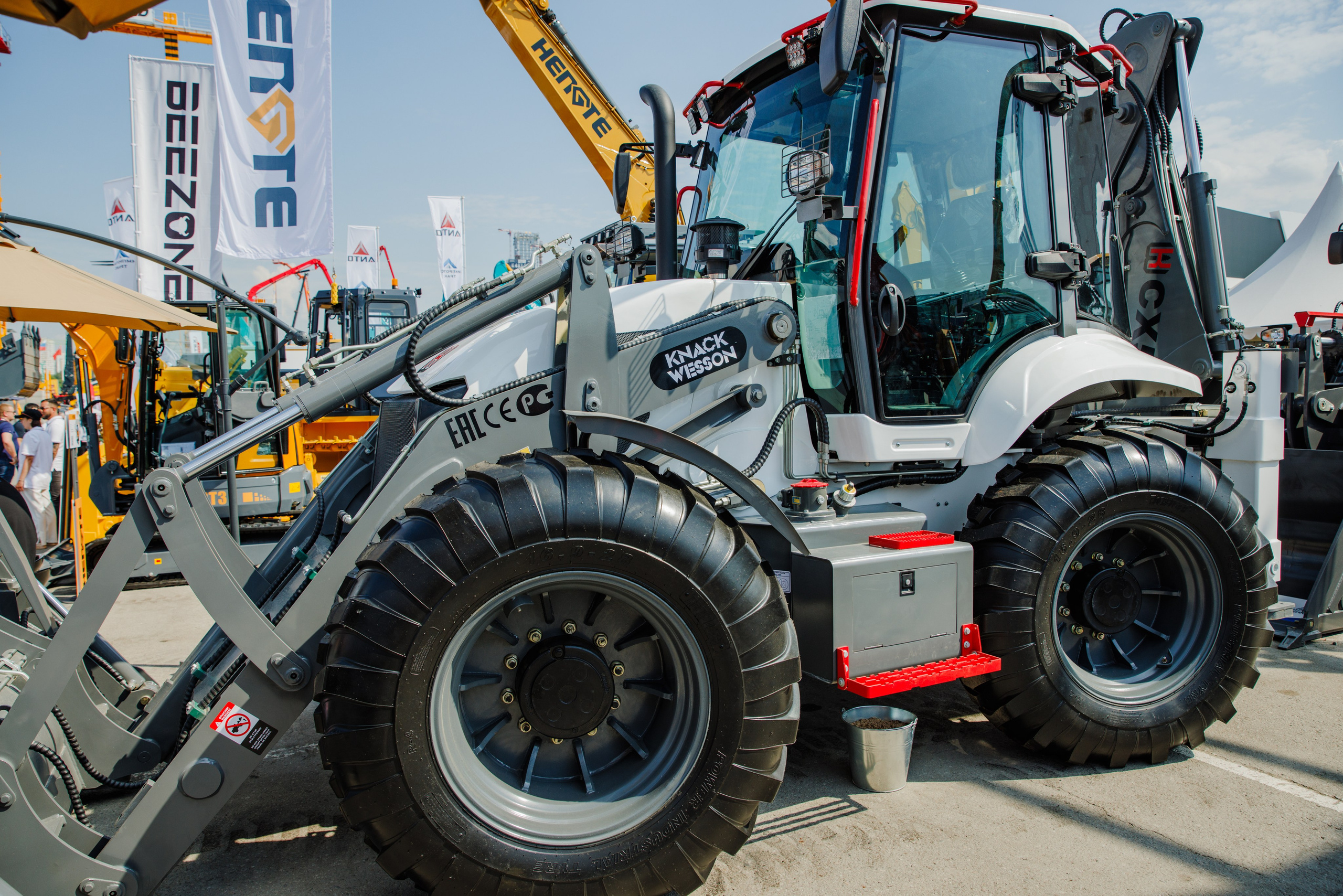 Выставка Спец. Техники. Фотограф Москва Шептаев Артём