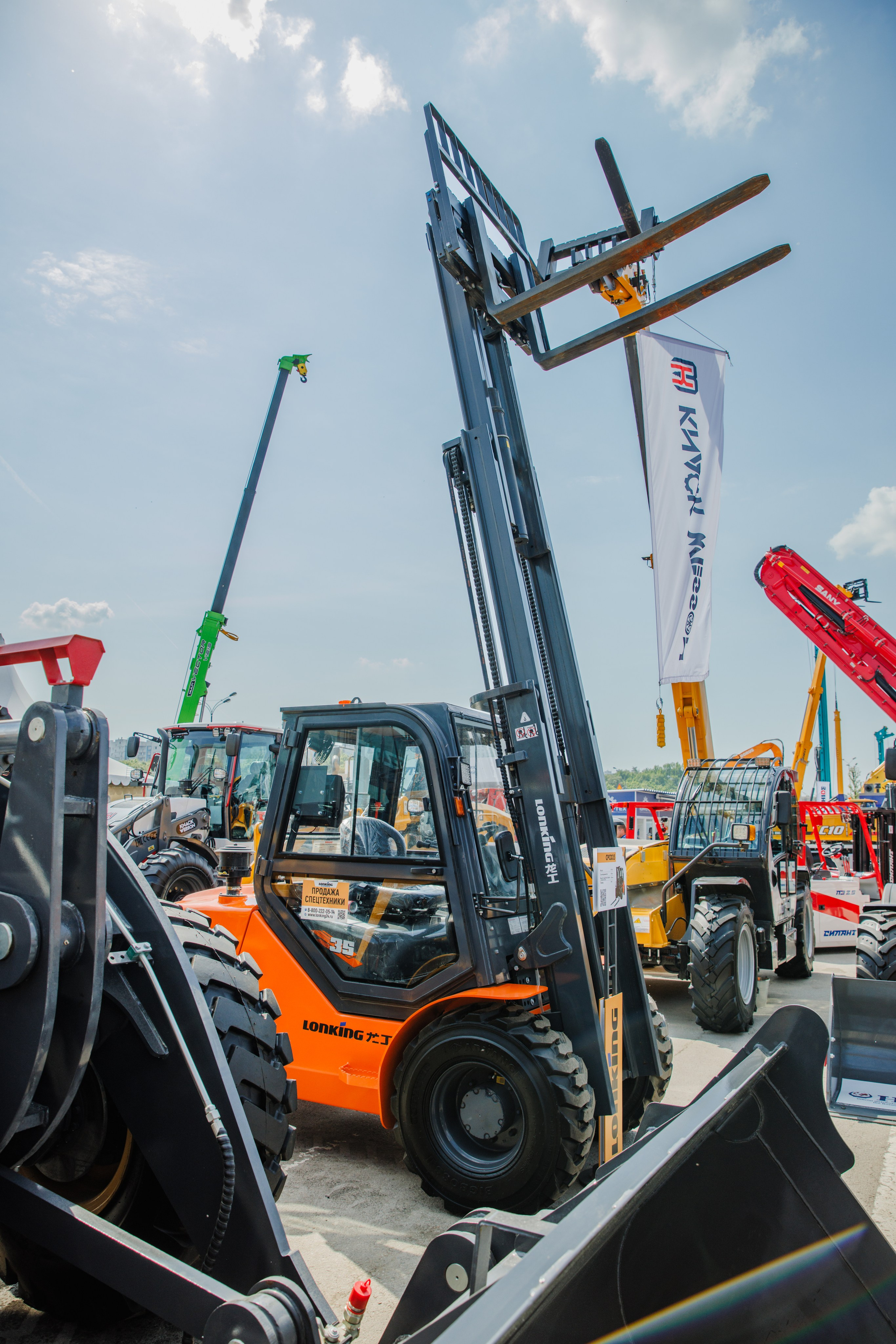 Выставка Спец. Техники. Фотограф Москва Шептаев Артём