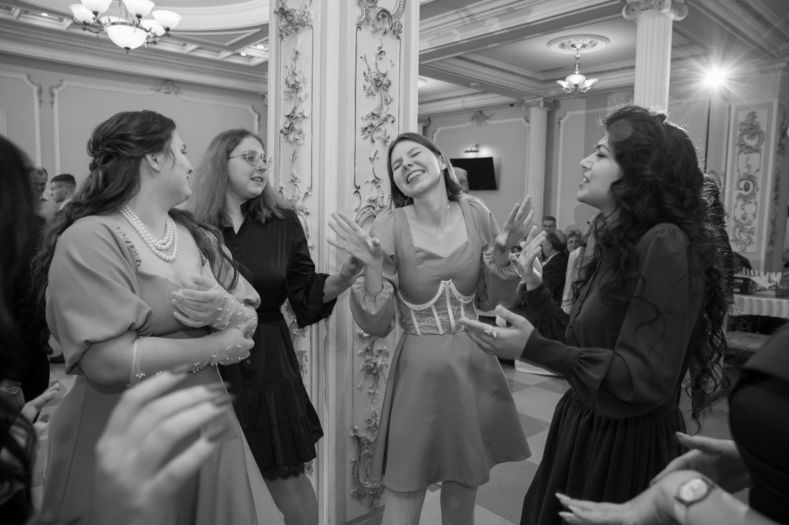 Константин и Дарья, ЗАГС ВДНХ, отель Soluxe, ресторан «Антик». Свадебный и репортажный фотограф (Москва, Королев и другие)