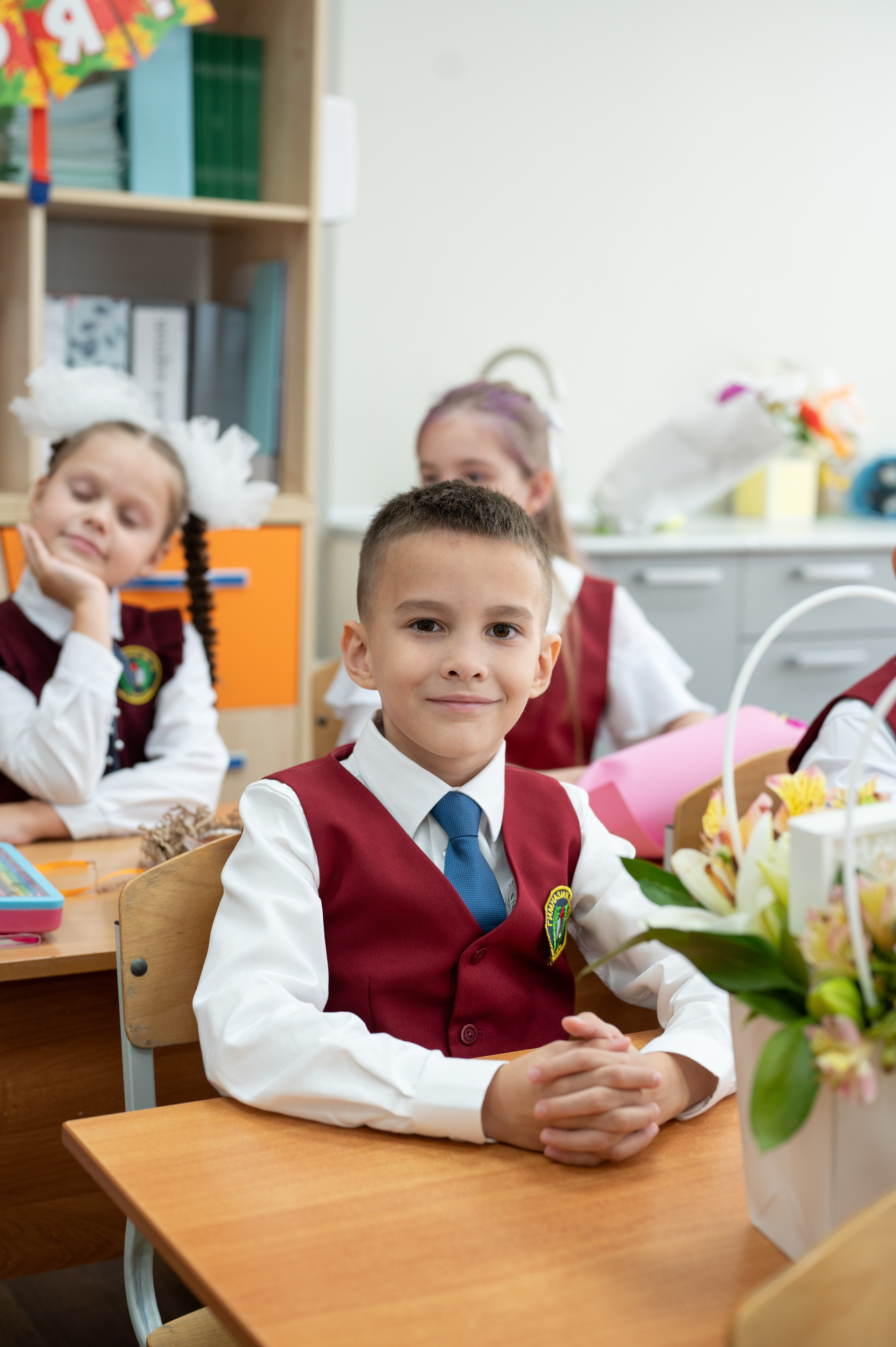 1 сентября 16 гимназия 2 класс (линейка + в классе+ на улице). Фотограф новорожденных, семейный детский в Тюмени Татьяна Морозова