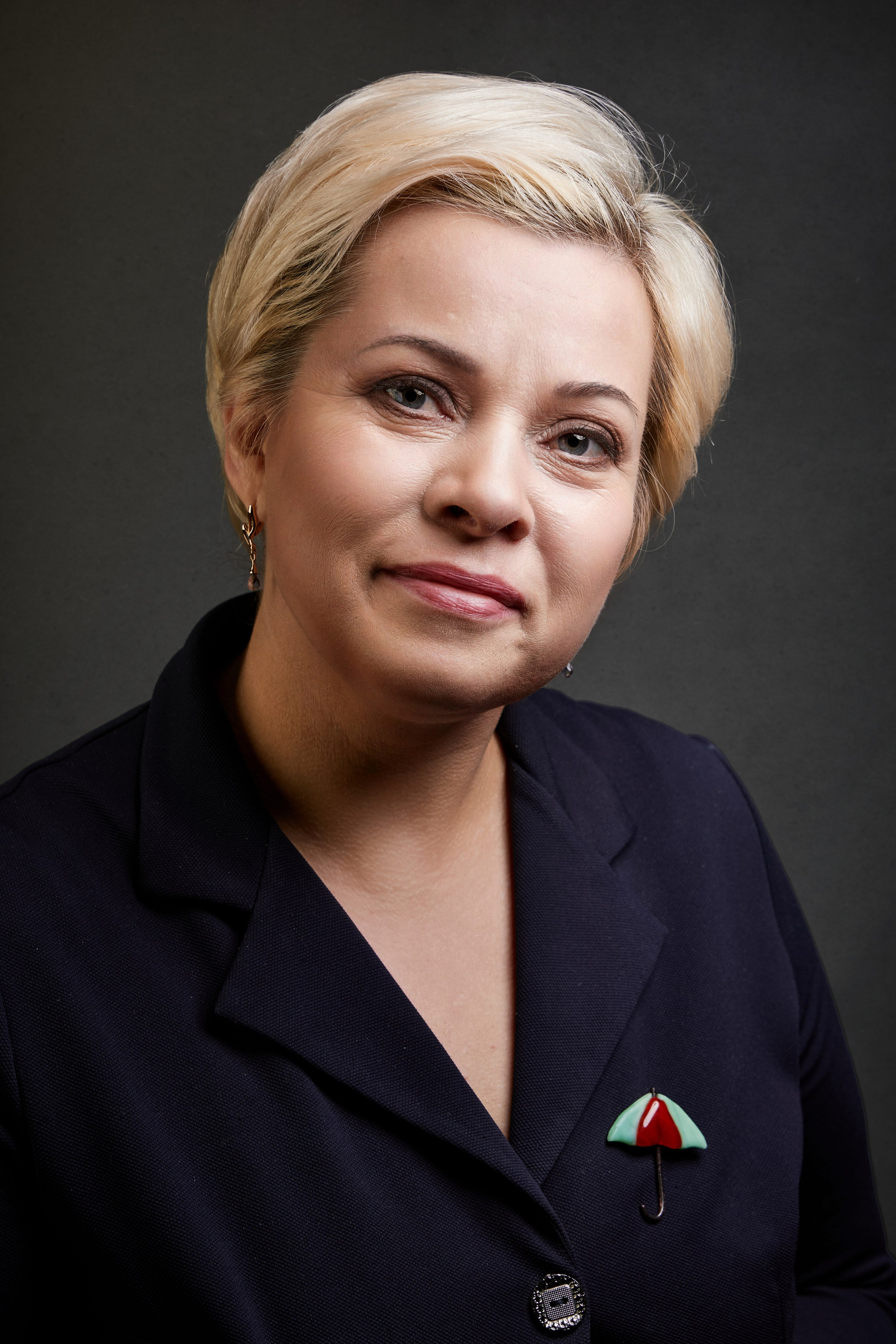 Сделать фото в деловом стиле Зеленограде, бизнес портрет, деловой портрет, фото для резюме. Фото на документы в Зеленограде. Фото на паспорт. Портретная фотостудия ЛукБук. Деловой портрет. Семейный портрет. Предметная фотосъемка