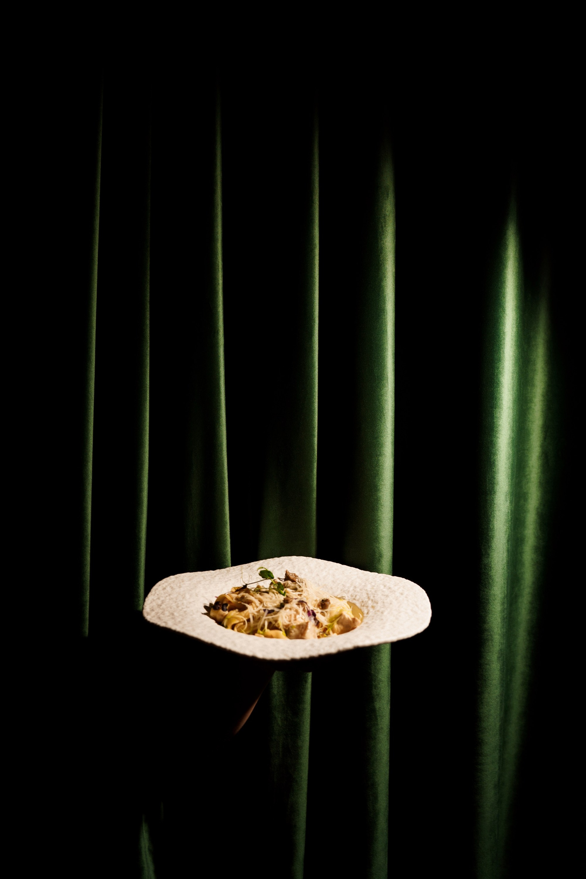 ЕДА И НАПИТКИ. Женский портрет