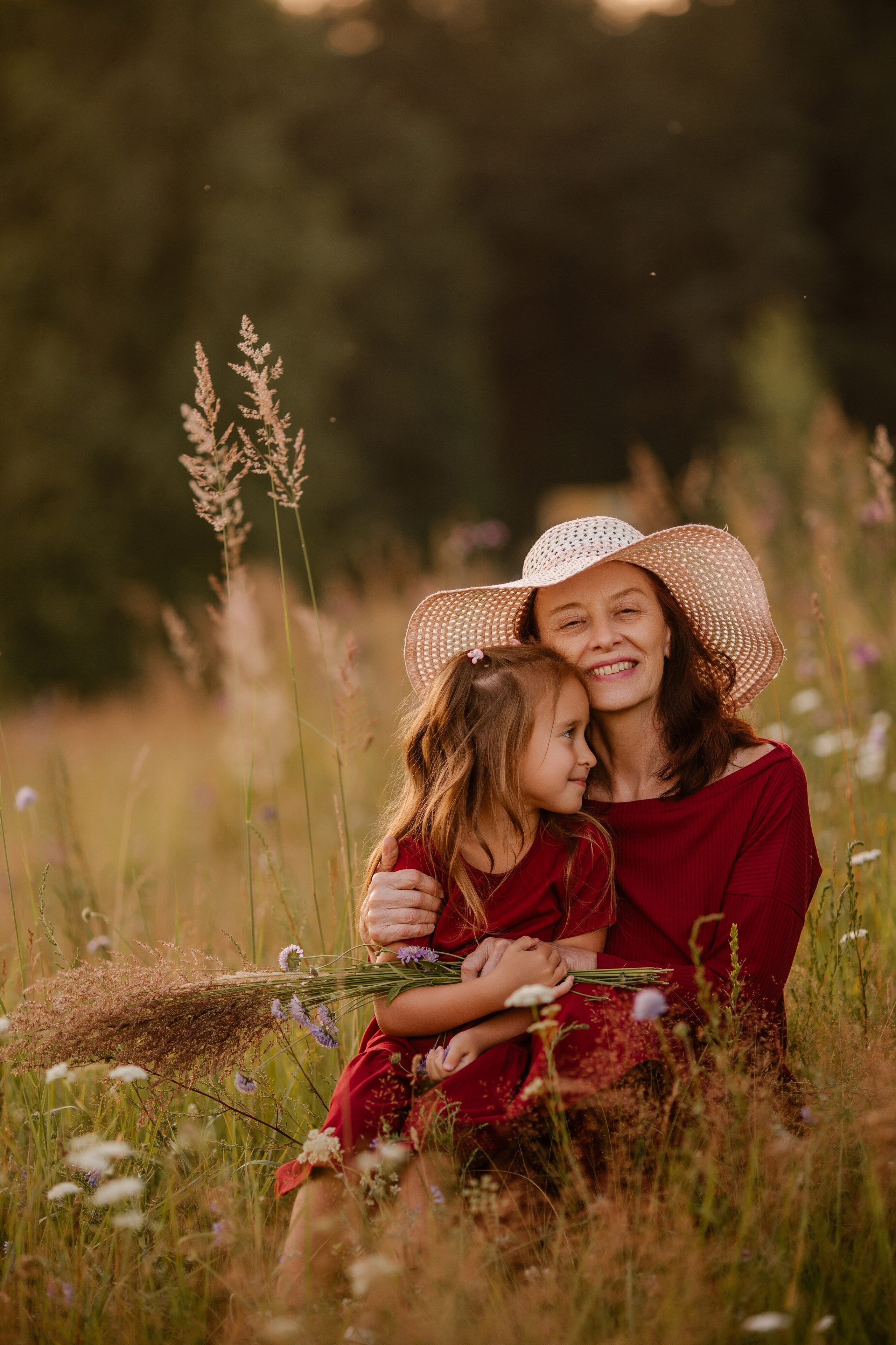 Фотосессия большой семьи в поле