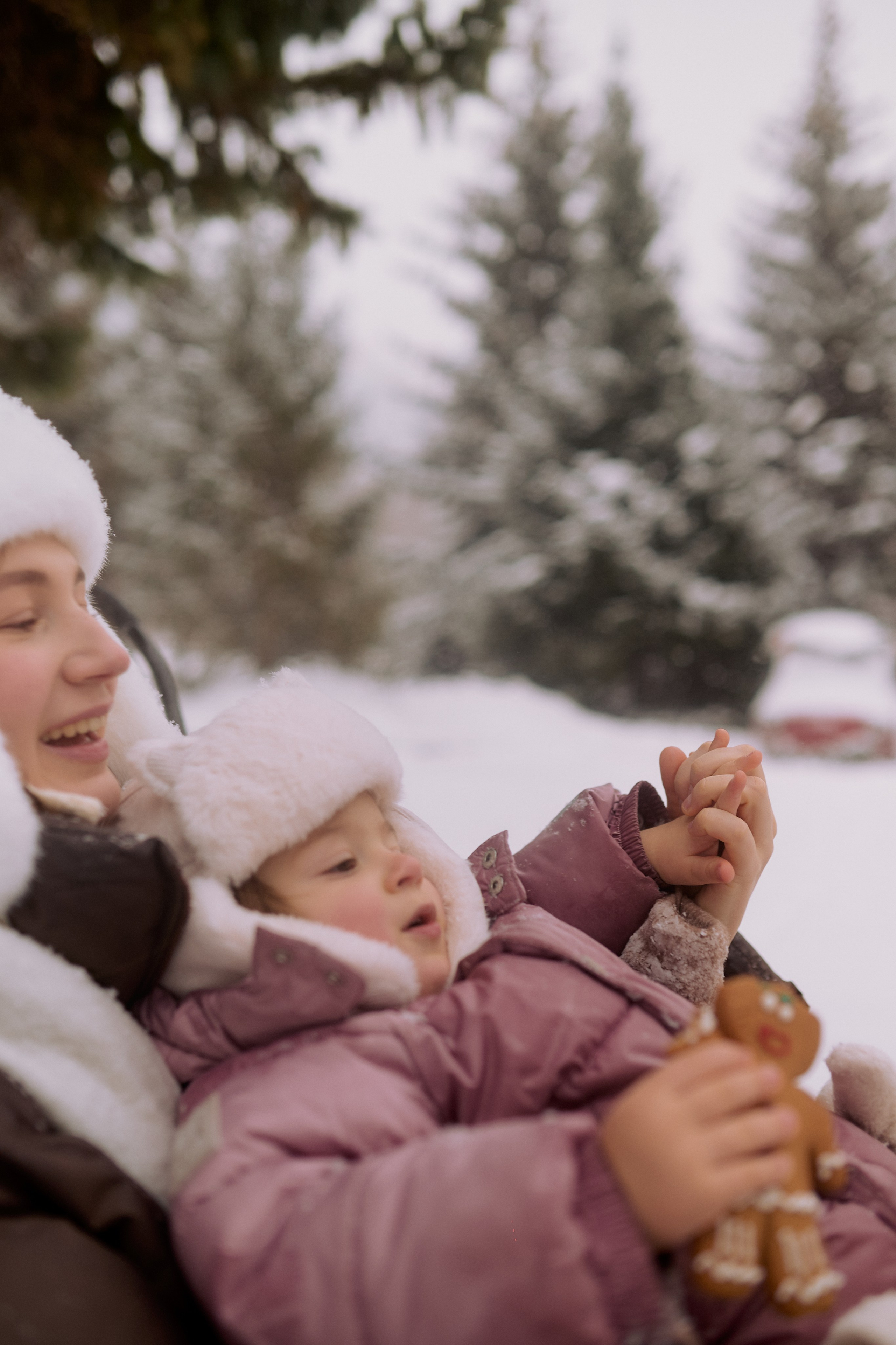 Андрей, Леся и Василиса в снежном парке. Семейный и свадебный lifestyle-фотограф в Москве Мария Петрова