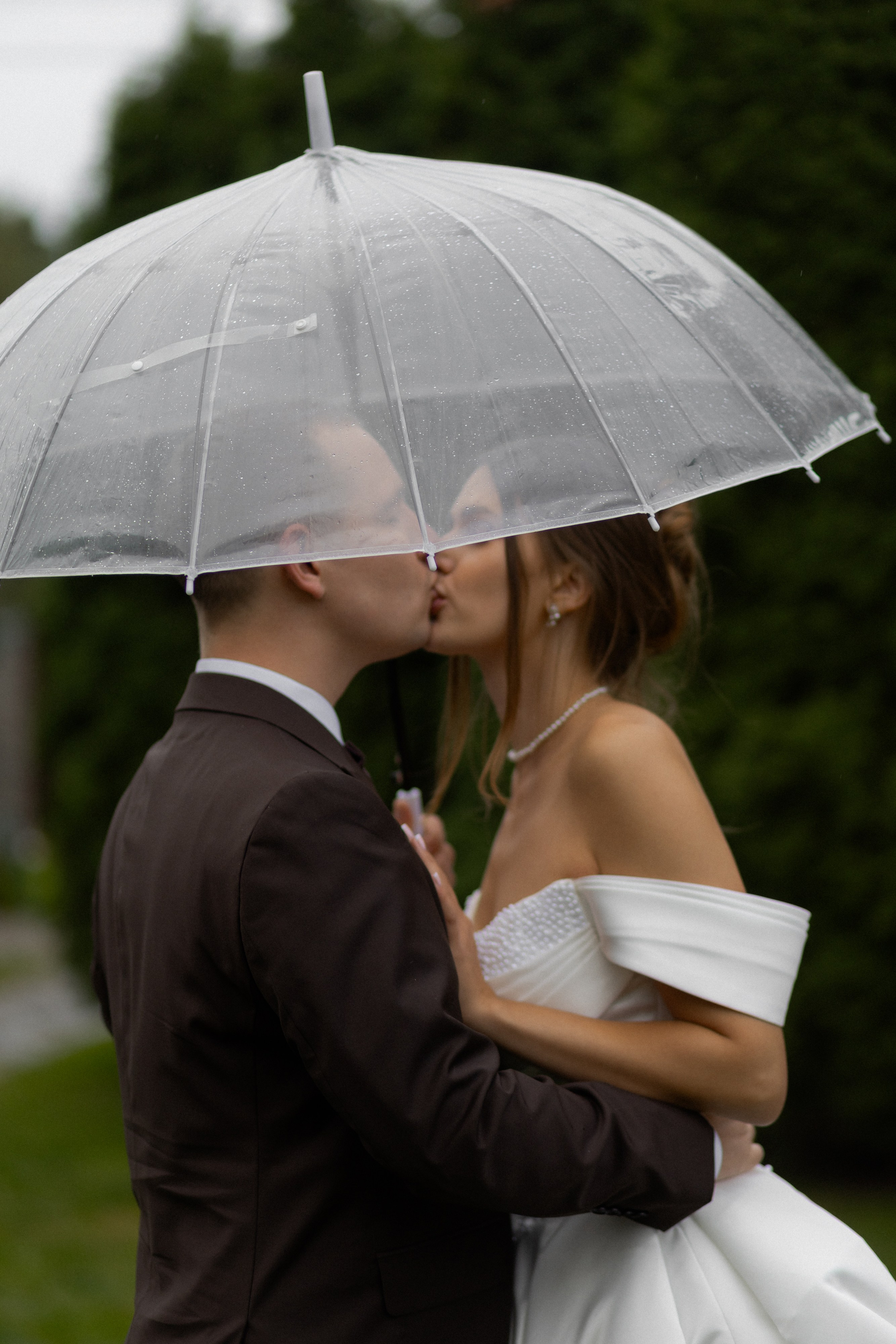 Свадебная фотосессия с зонтом