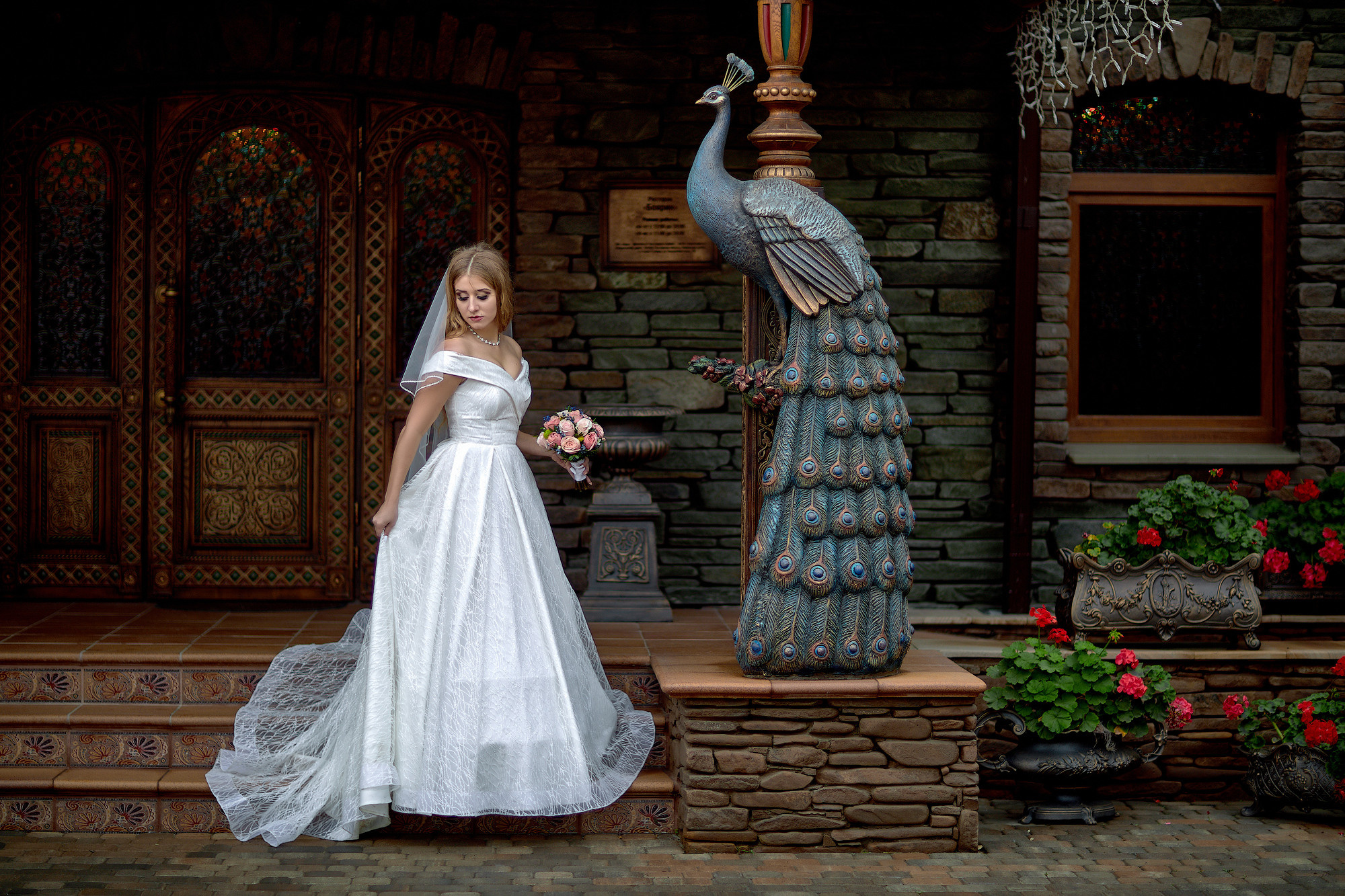 Невеста с павлином