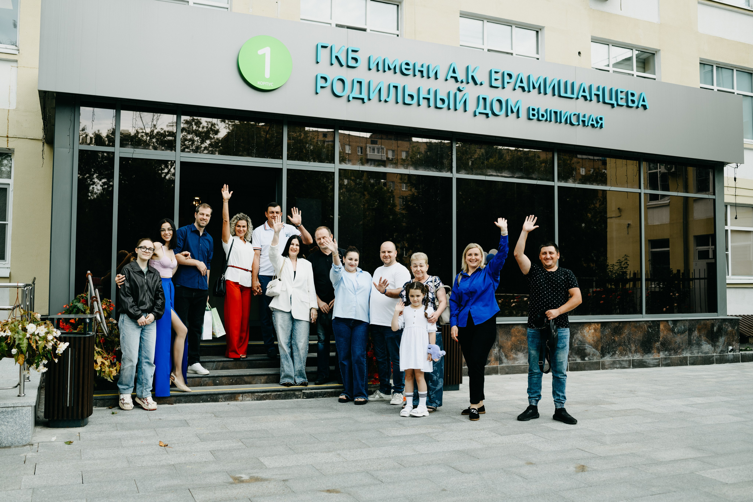 Выписка Дмитрия в ГКБ Ерамишанцева. Фотограф на выписку из роддома в Москве и МО