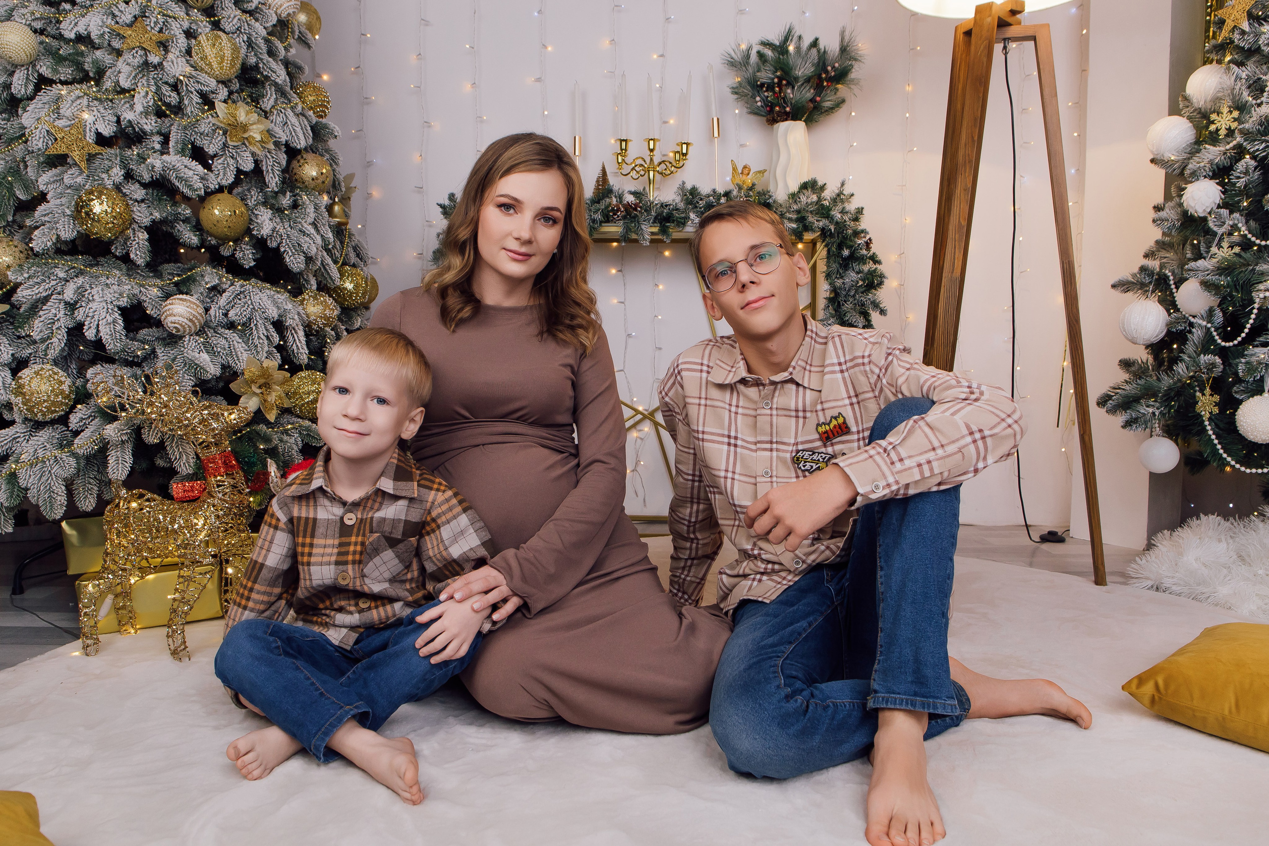 Олеся с семьей Новогодняя