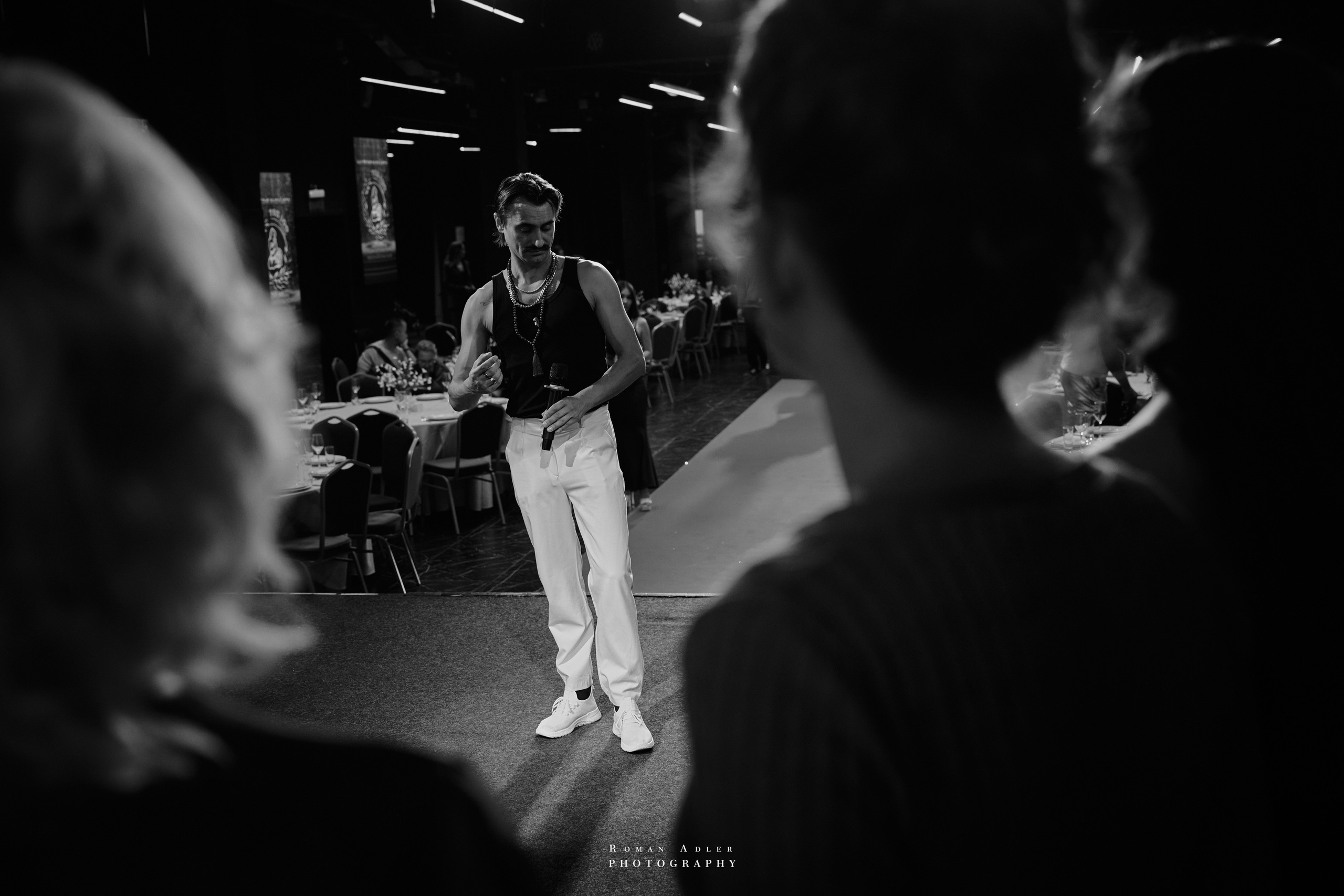 Бэкстейдж подготовки шоу Андрея Вишневского. Photographer Roman Adler