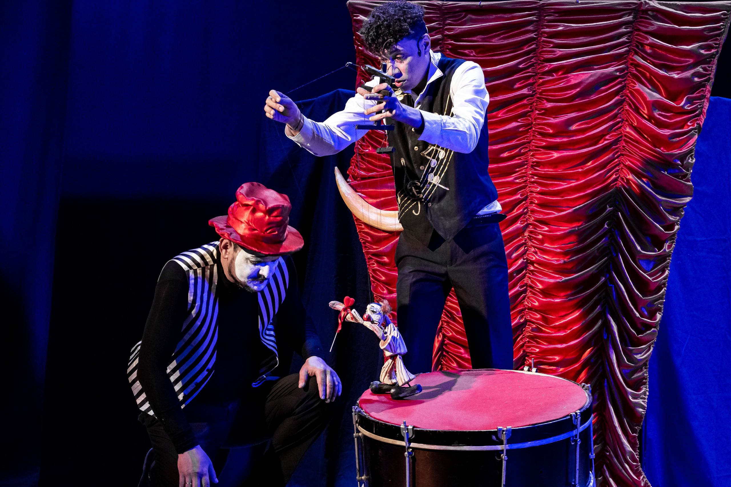 Цирк из Саквояжа спектакль театра САКВОЯЖ. Фотограф в Сочи Юрий Шептаев