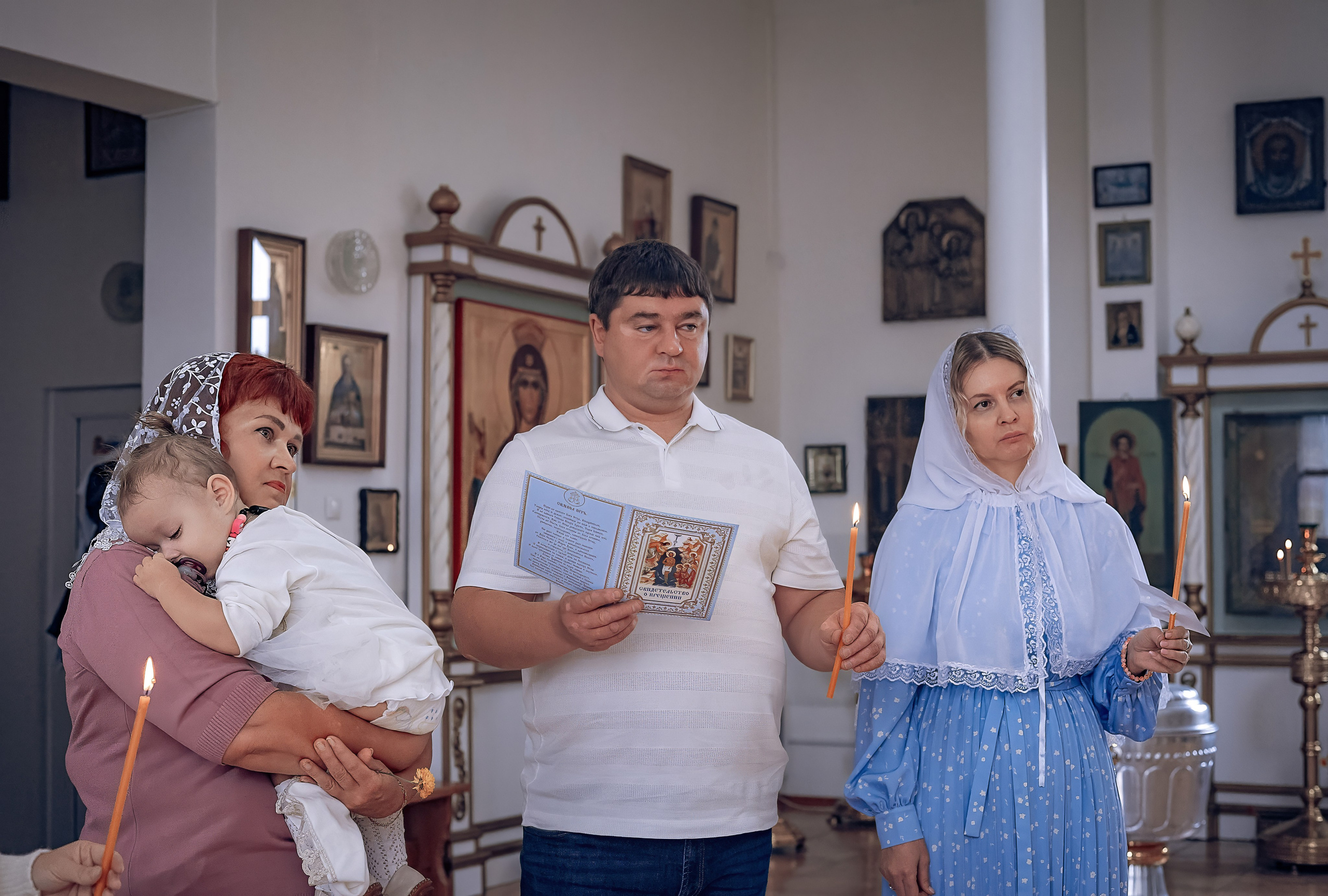 Крещение Алины в Трехсвятительской церкви Красноярск. Фотографы крещения/венчания  Красноярск Татьяна и Вячеслав Переваловы