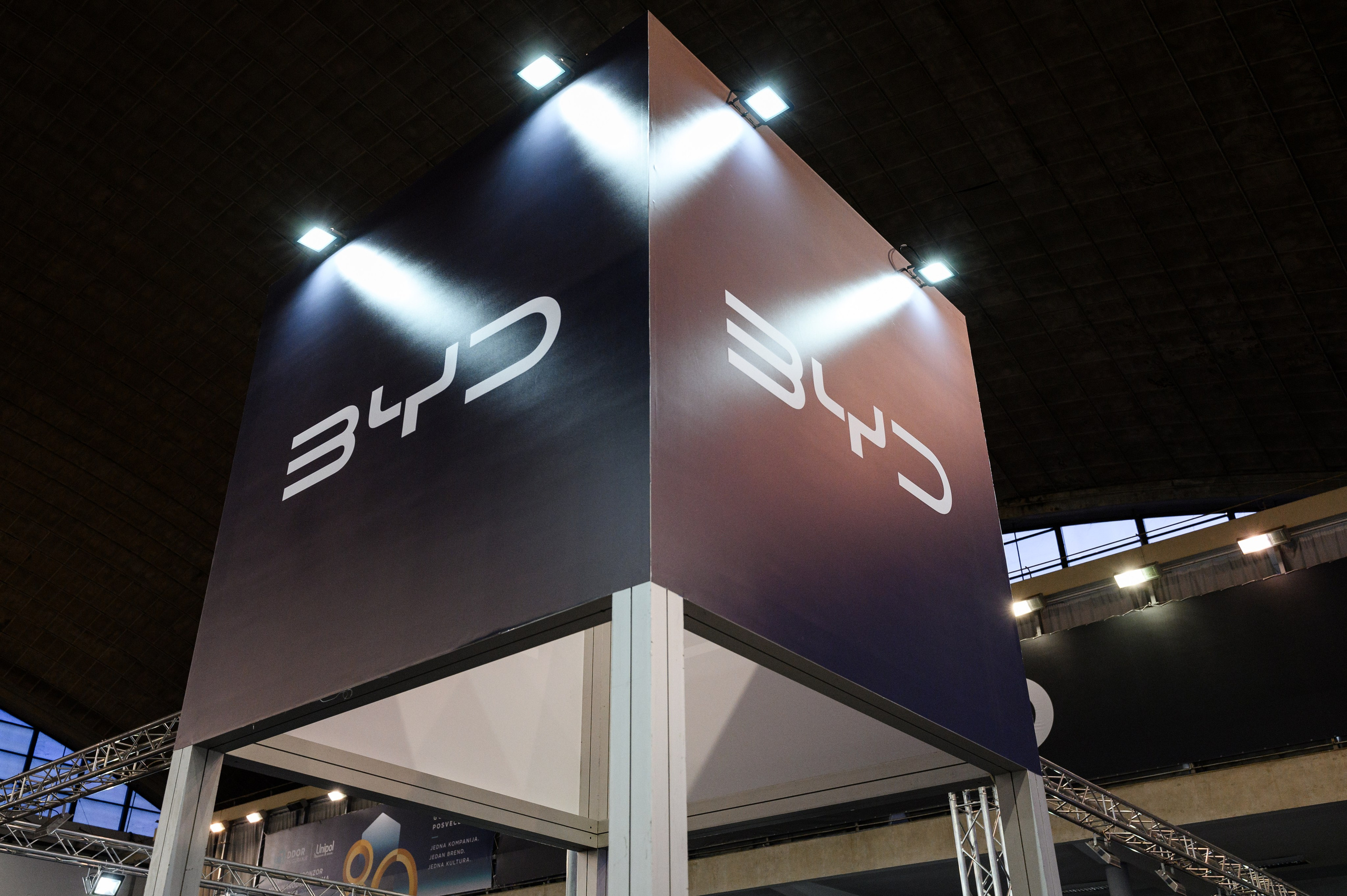 56-й Международный автосалон в Белграде. Елена Чеснокова спортивный фотограф во Владимире и Белграде