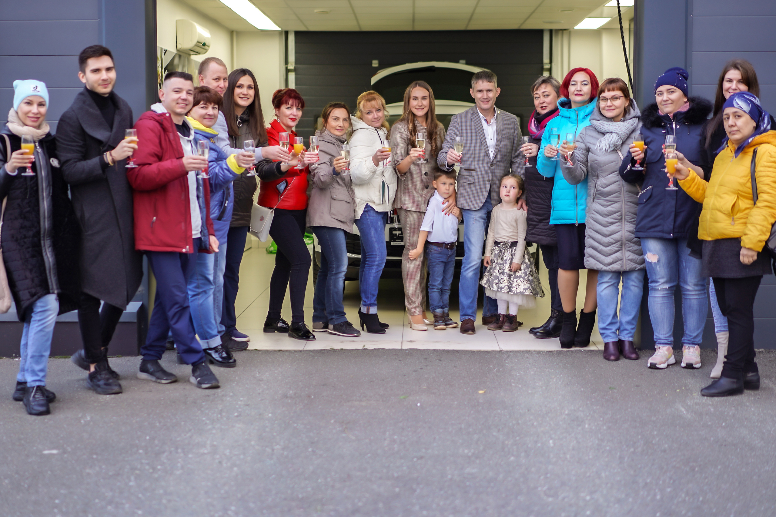 Вручение автомобиля Льву. Фотограф Нижний Тагил Екатеринбург Марина Малышева