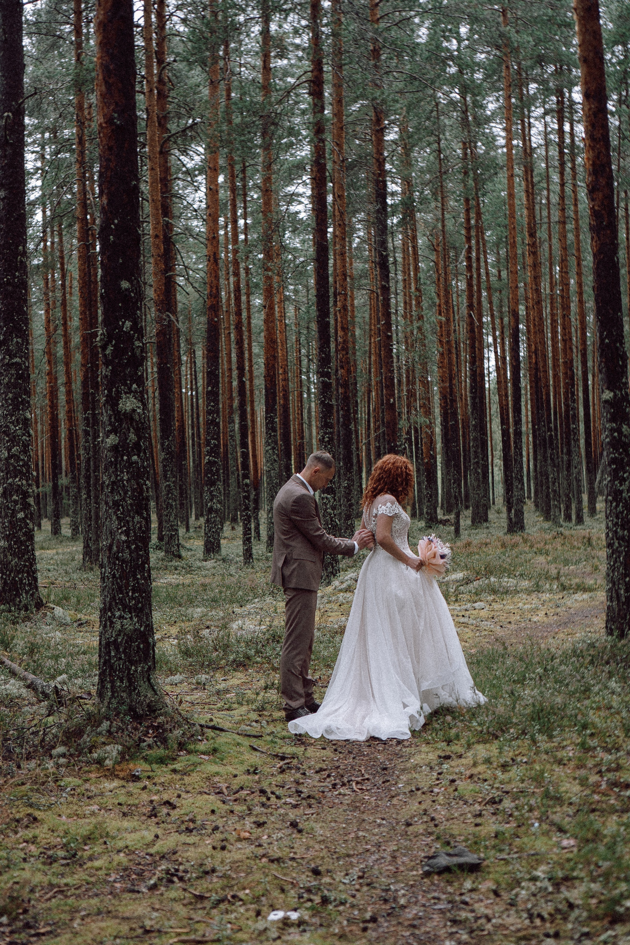 СВАДЕБНАЯ ФОТОСЕССИИЯ ПАРЫ В ГОРОДЕ ПРИОЗЕРСК В СОСНОВОМ ЛЕСУ И С ПИКАПОМ. Профессиональный фотограф, Санкт-Петербург — Виктория Богомолова