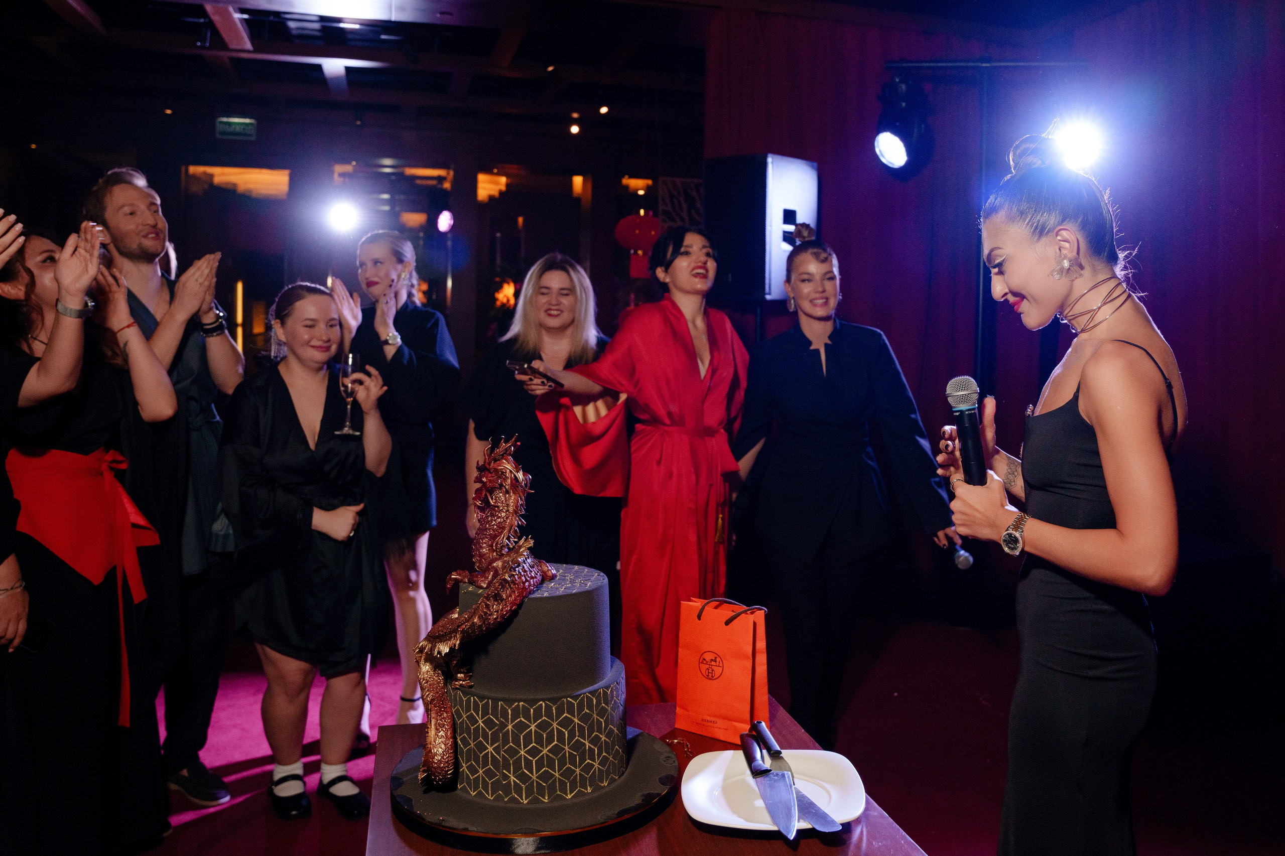 Репортажный фотограф на день рождения в ресторане KAI. Репортажный фотограф Москва Сергей Дружинин