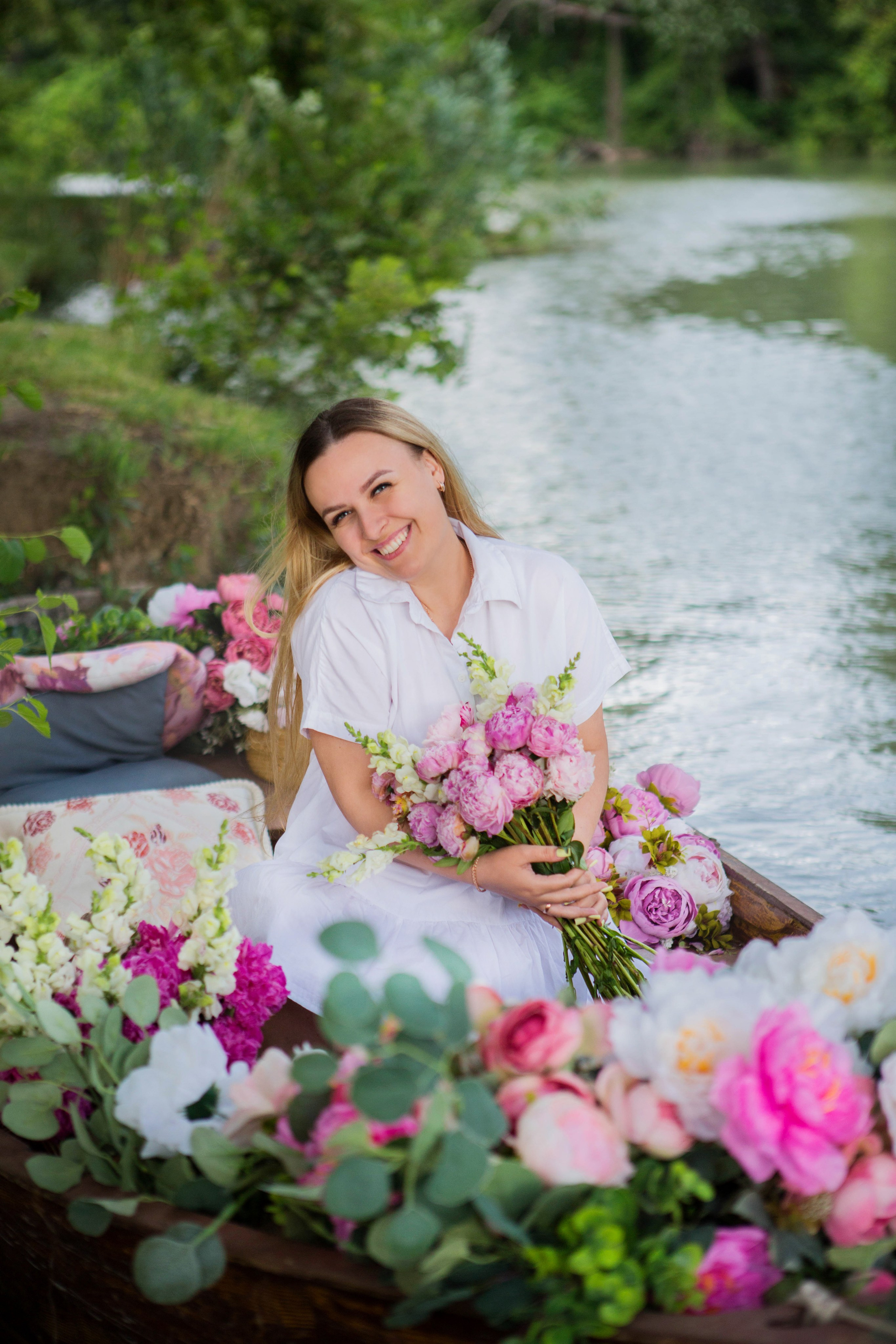 Лодка с пионами. Свадебный семейный и детский фотограф в Краснодаре Карина Федоровская