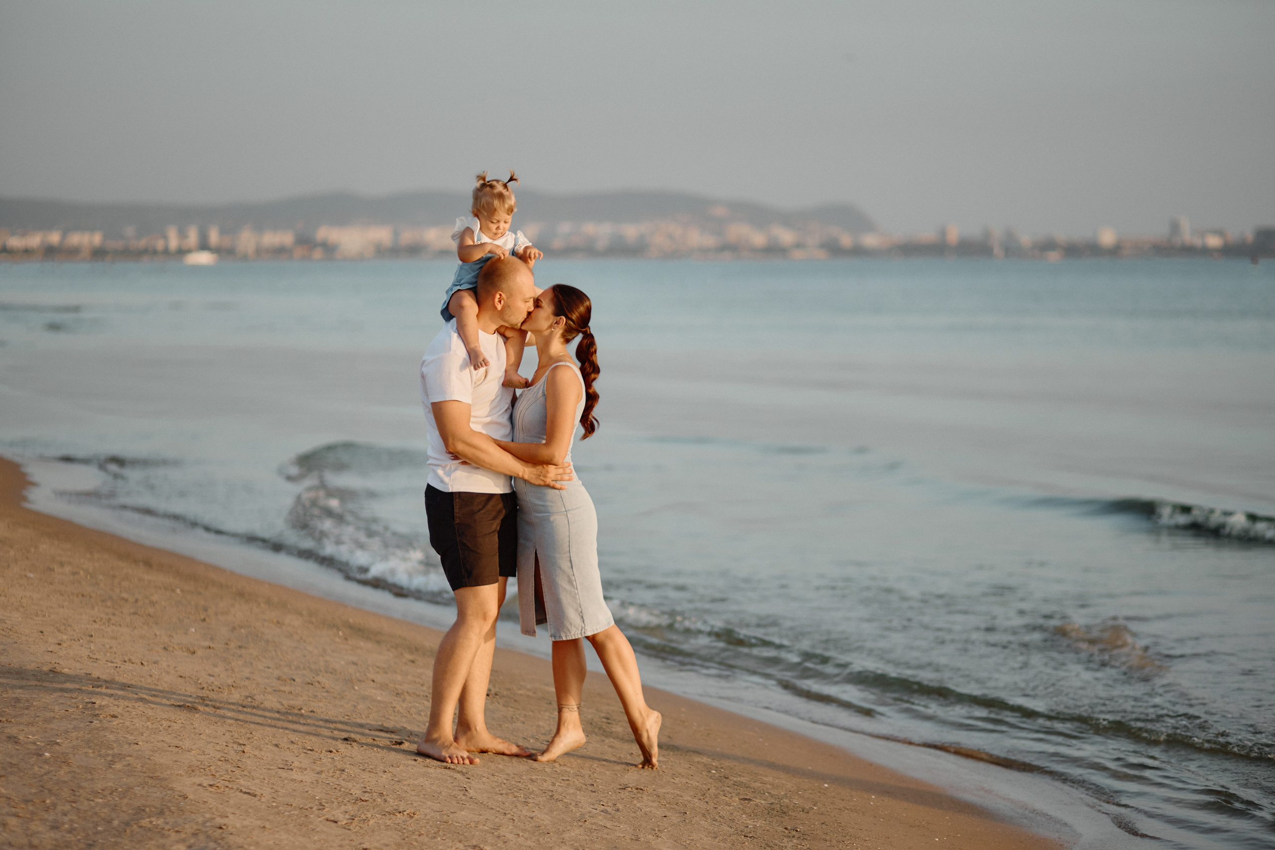 Семейная фотосессия на берегу моря в Анапе