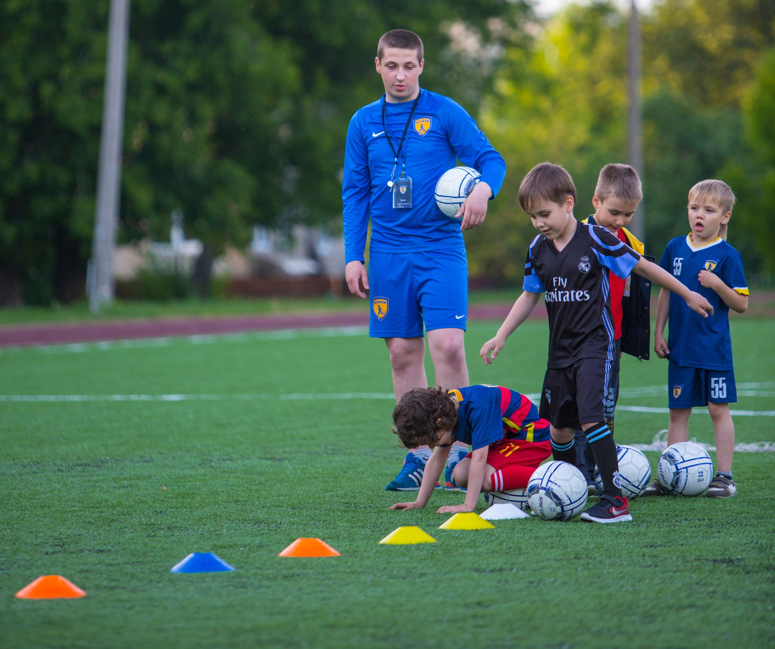 Футбольная школа «Юниор» — фото тренировок и игр. Выпускные альбомы для школы и детского сада — школьный фотограф Подольск, Троицк, Щербинка, Москва