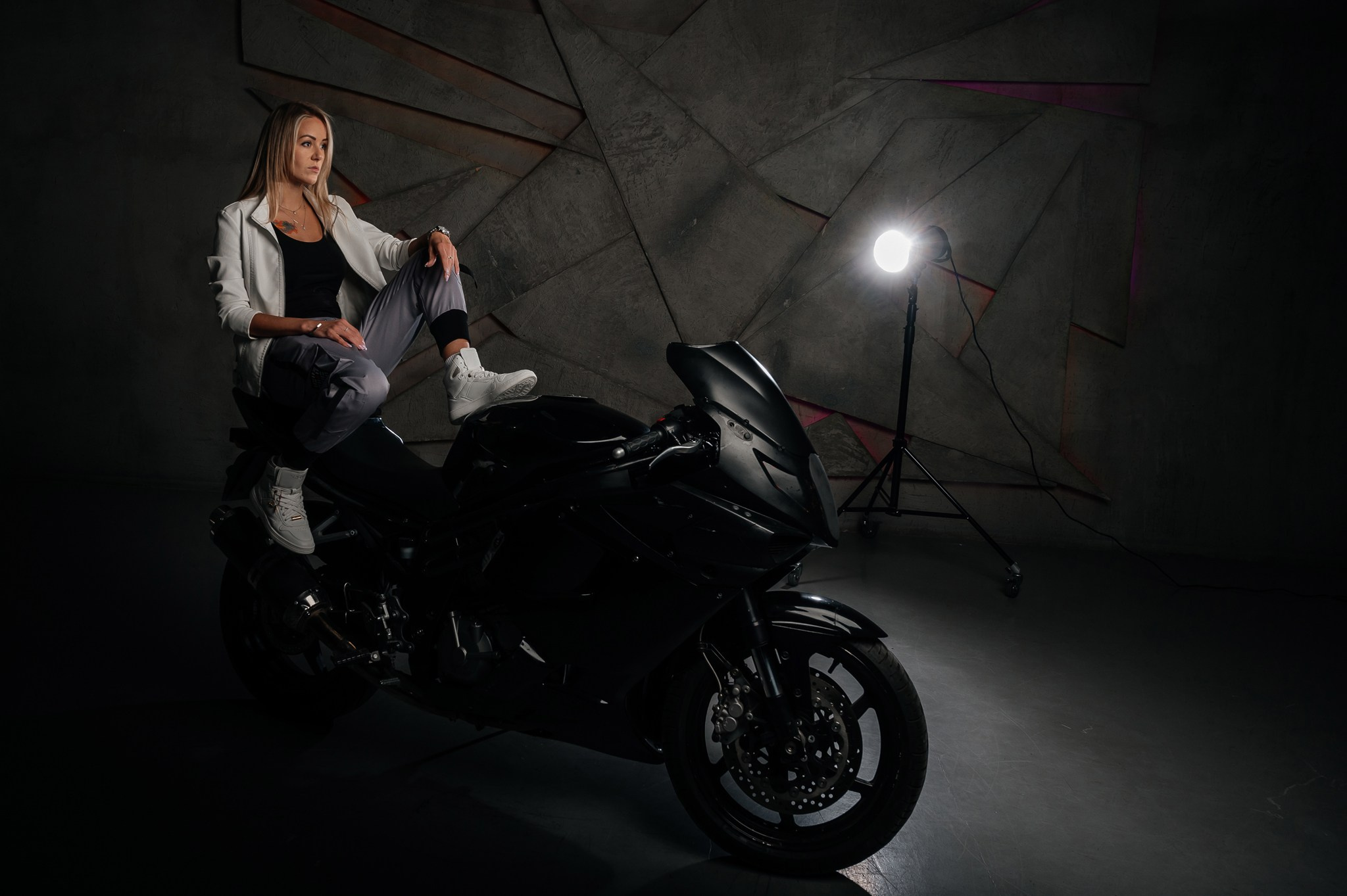 Девушка и мотоцикл. Свадебный и семейный фотограф из Санкт-Петербурга Климов Анатолий