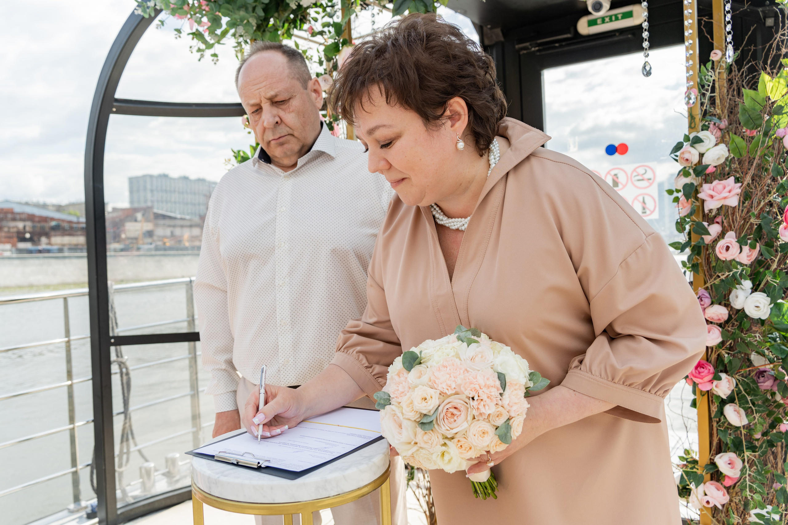 Юлия и Сергей. Регистрация на кораблике. Репортажный и интерьерный фотограф Александра Солдатова