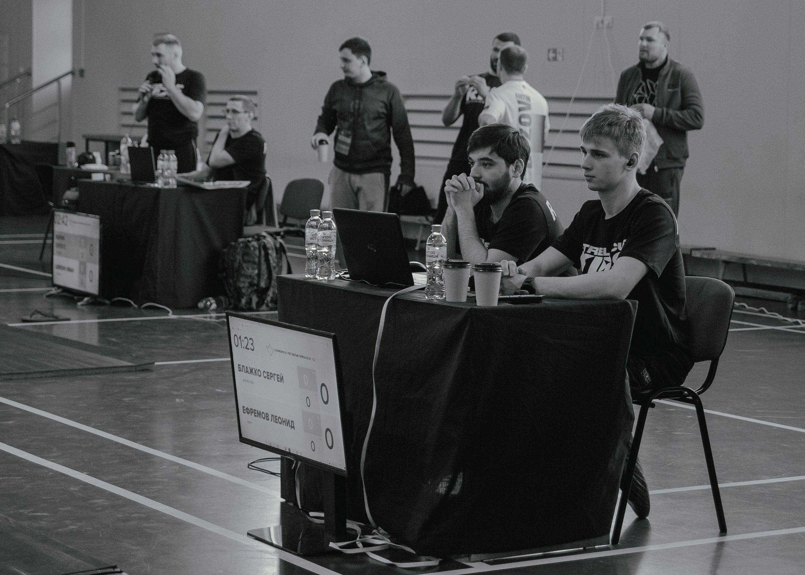 Судьи на детском турнире по джиу-джитсу.