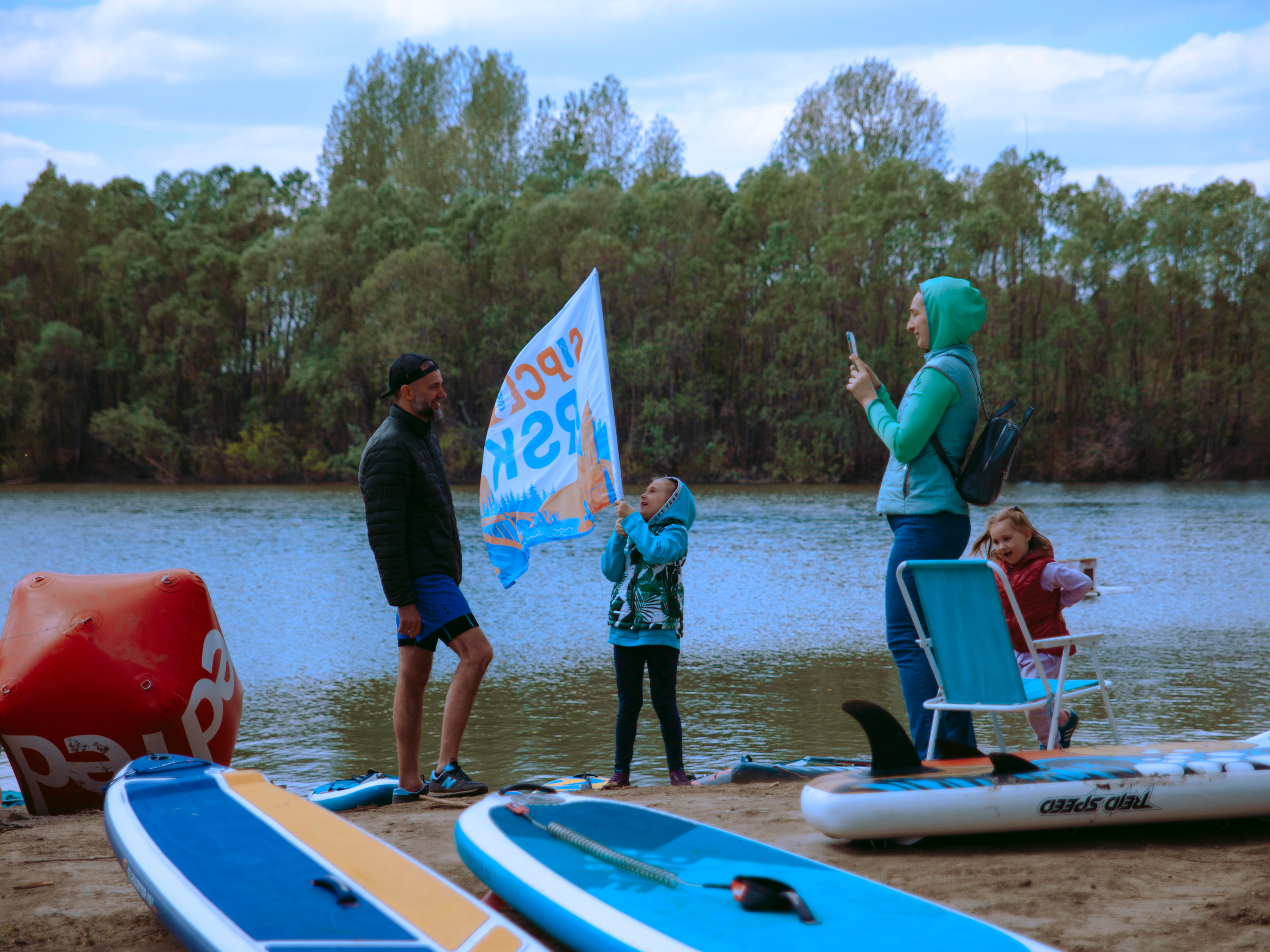 Соревнования и фестиваль по sup-серфингу в Новосибирске.