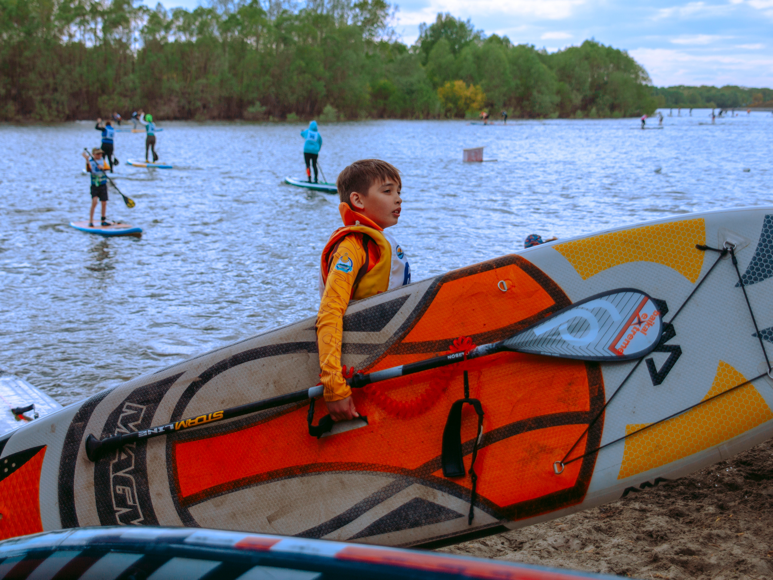 Соревнования по сап-серфингу в Новосибирске.