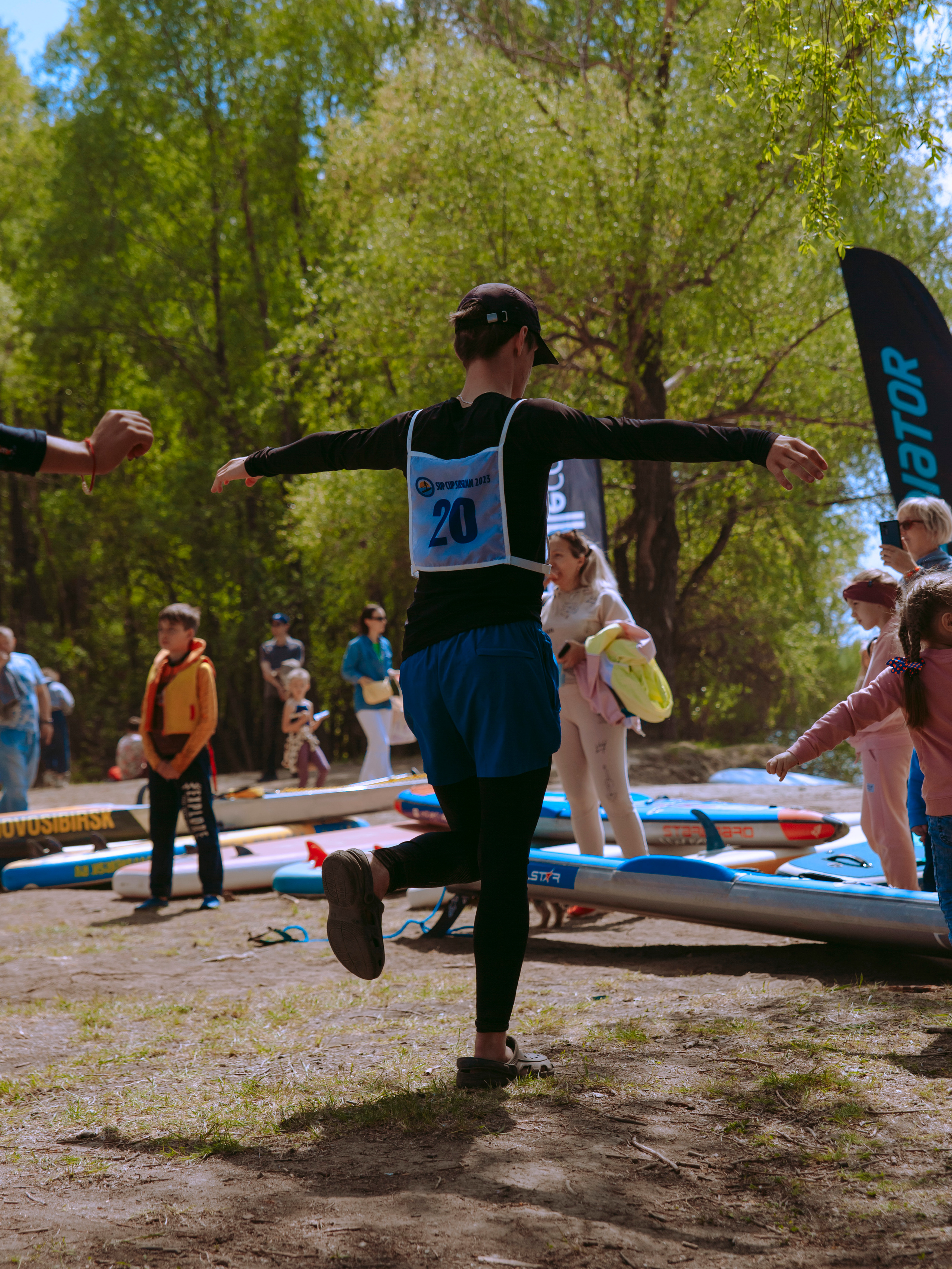 Соревнования и фестиваль по sup-серфингу в Новосибирске.