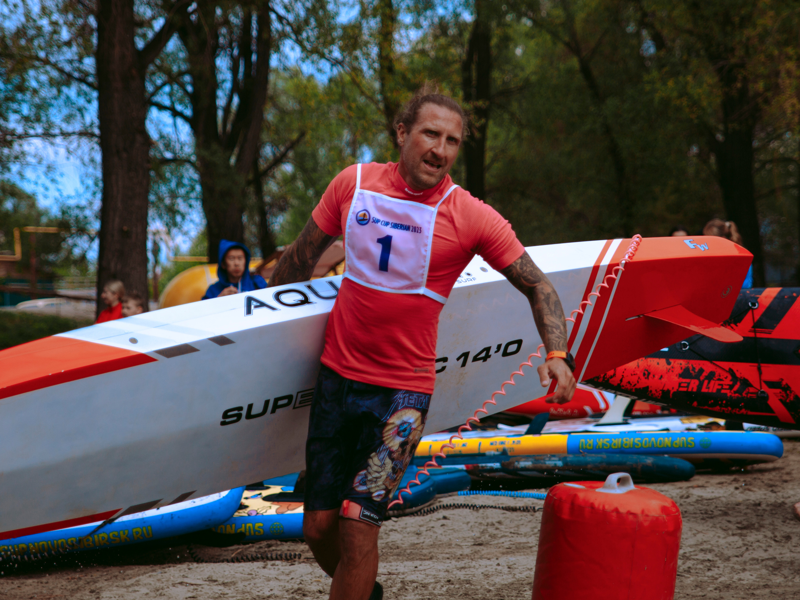 Соревнования по сап-серфингу в Новосибирске.