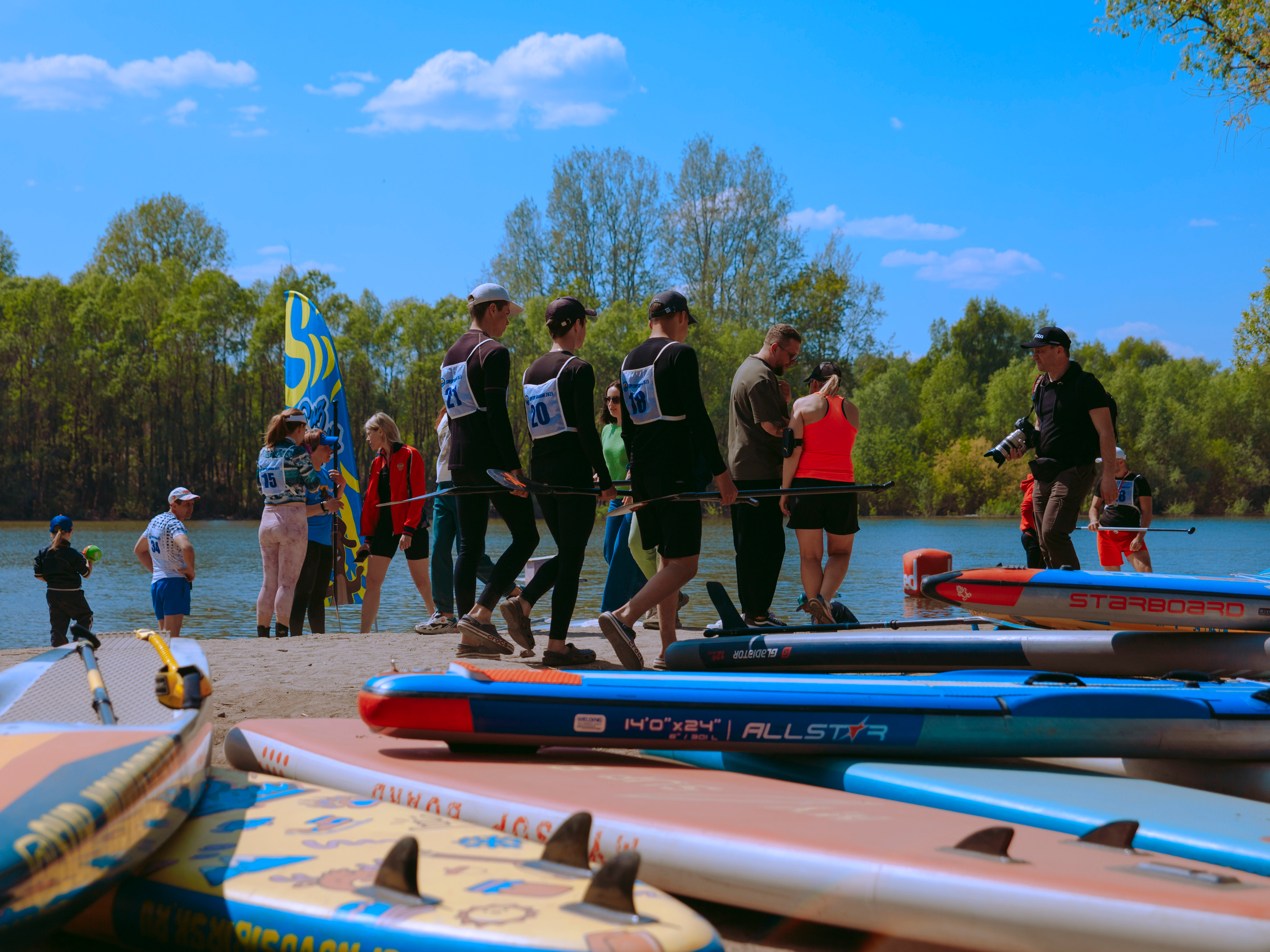 Соревнования и фестиваль по sup-серфингу в Новосибирске.