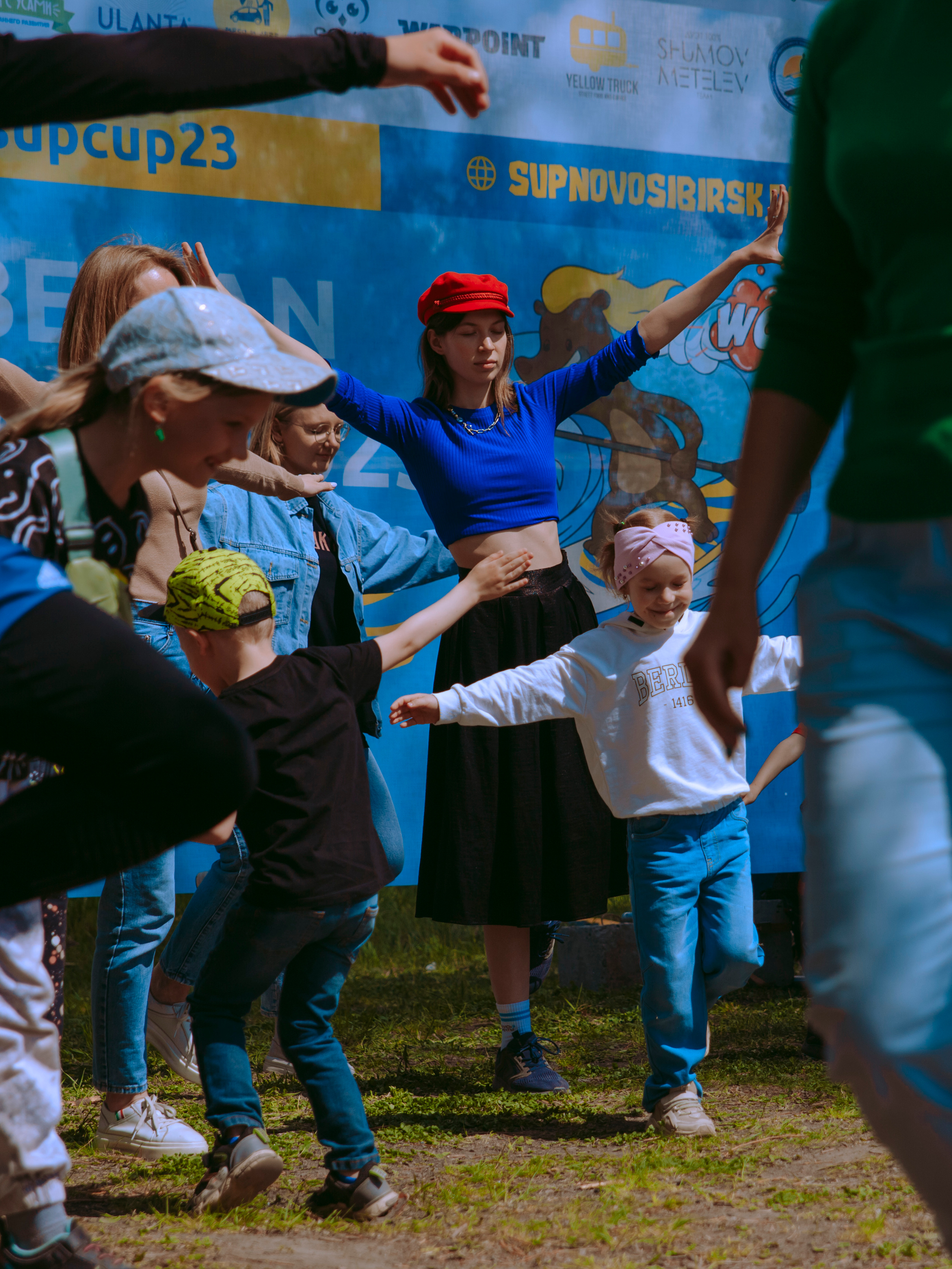 Соревнования и фестиваль по sup-серфингу в Новосибирске.