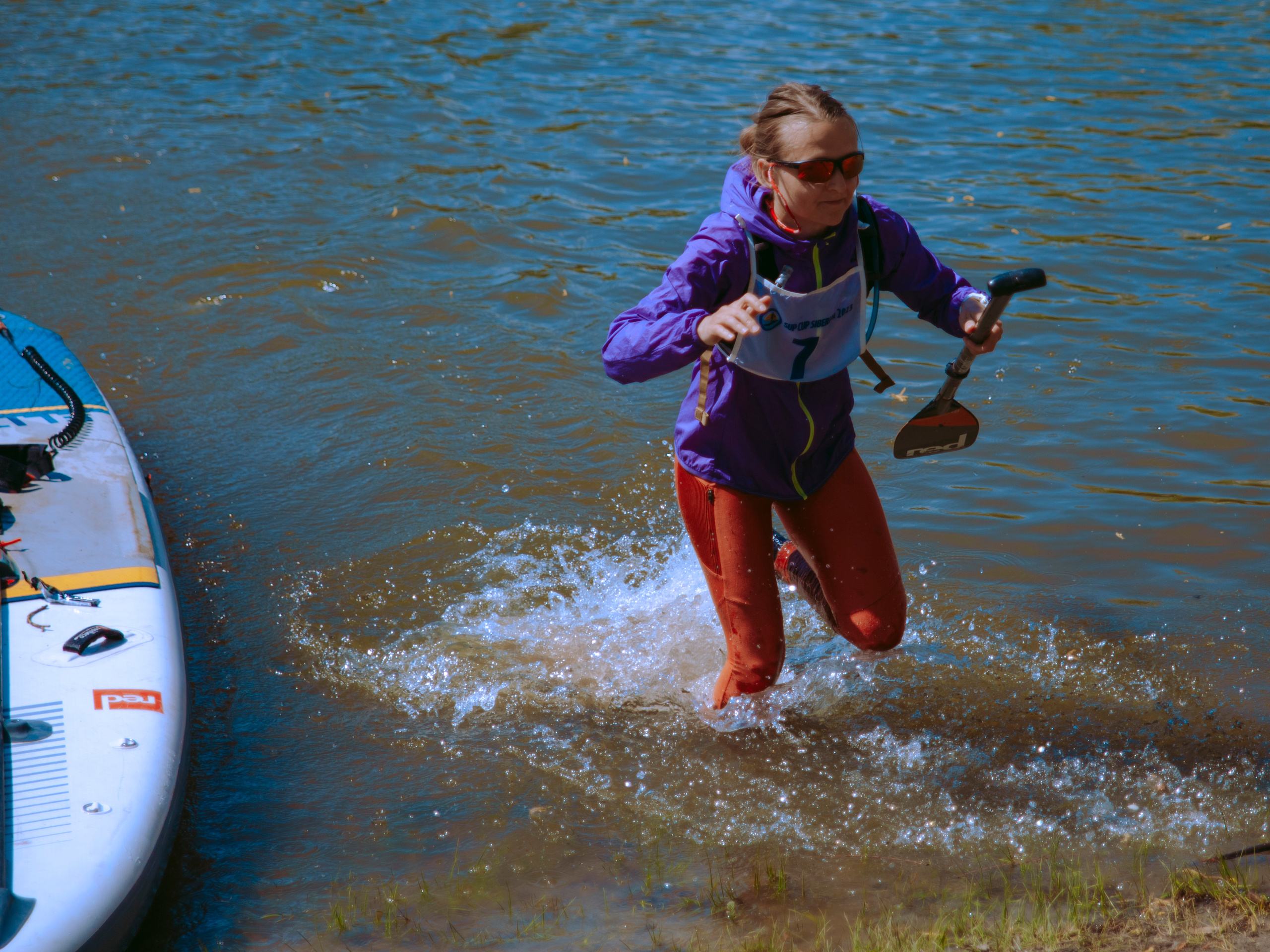 Соревнования и фестиваль по sup-серфингу в Новосибирске.