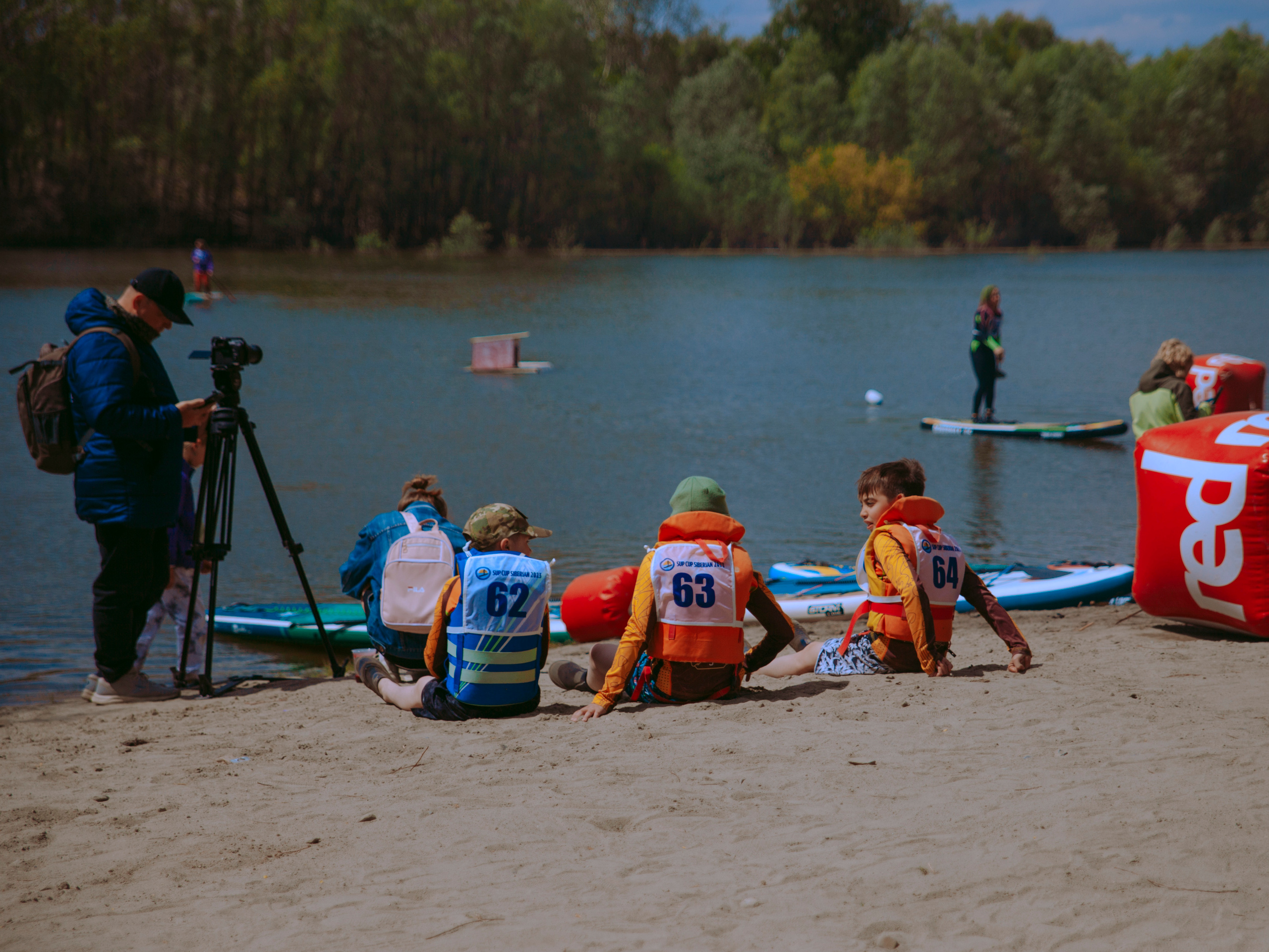 Соревнования и фестиваль по sup-серфингу в Новосибирске.