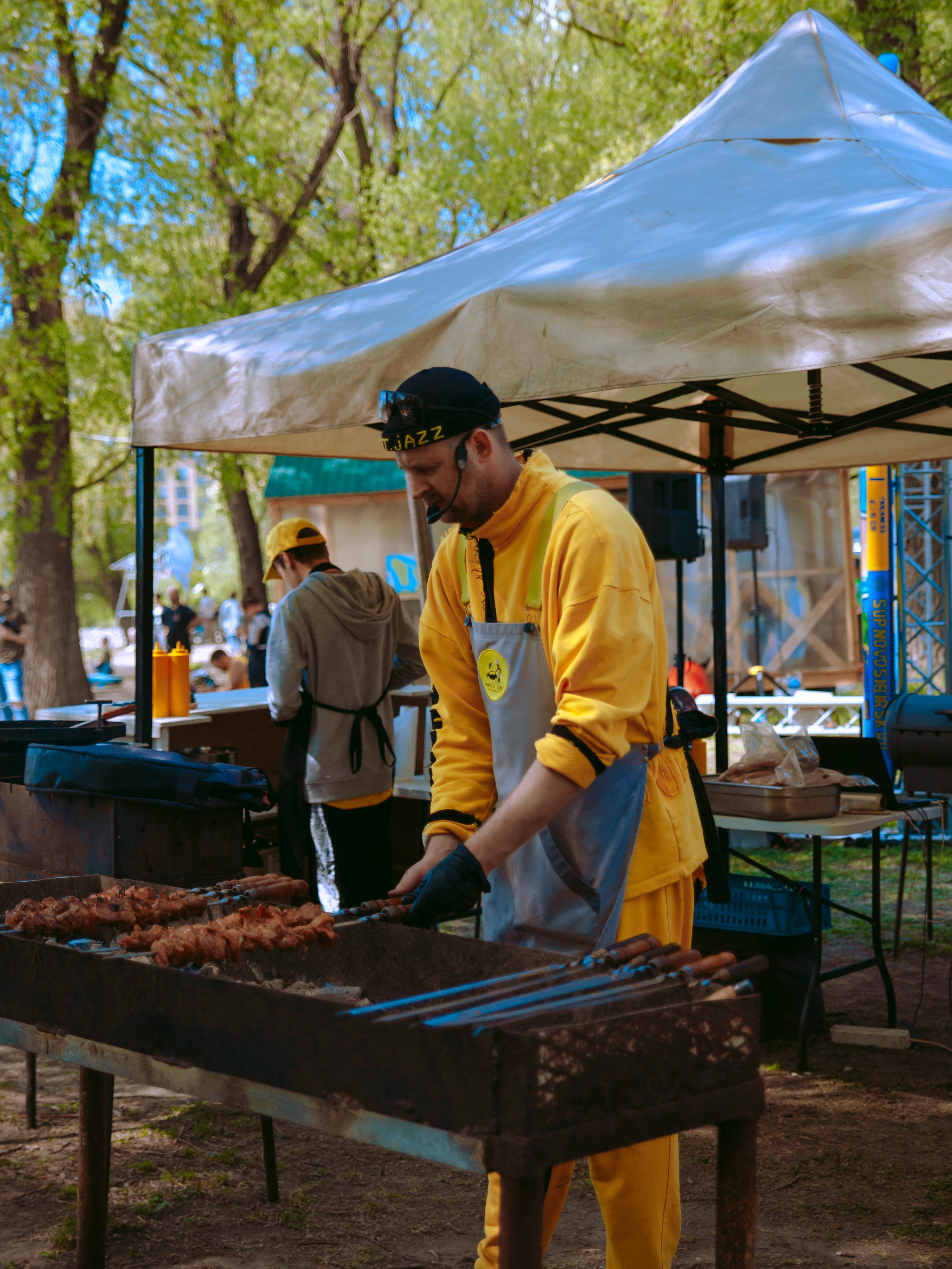 Соревнования и фестиваль по sup-серфингу в Новосибирске.